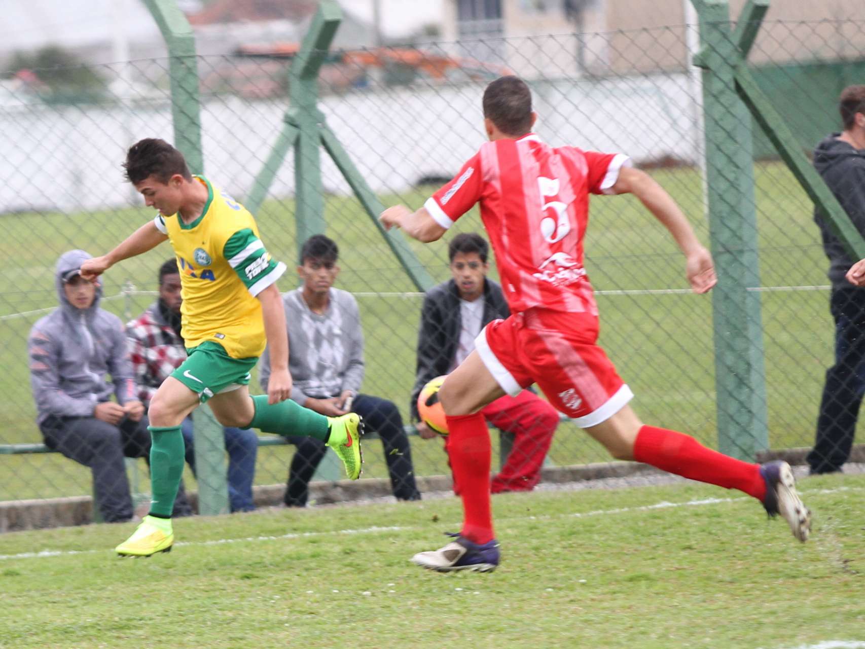 Coxa Sub-20 empata fora de casa