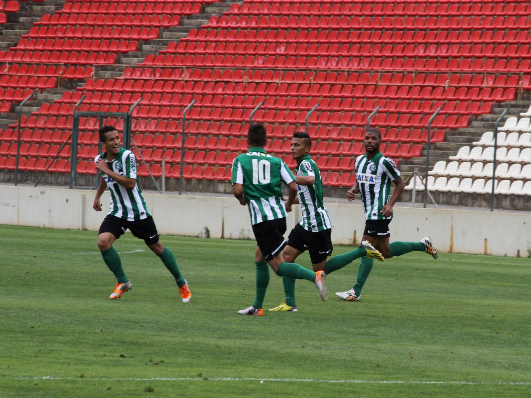 Coxa Sub-20 vence na estreia