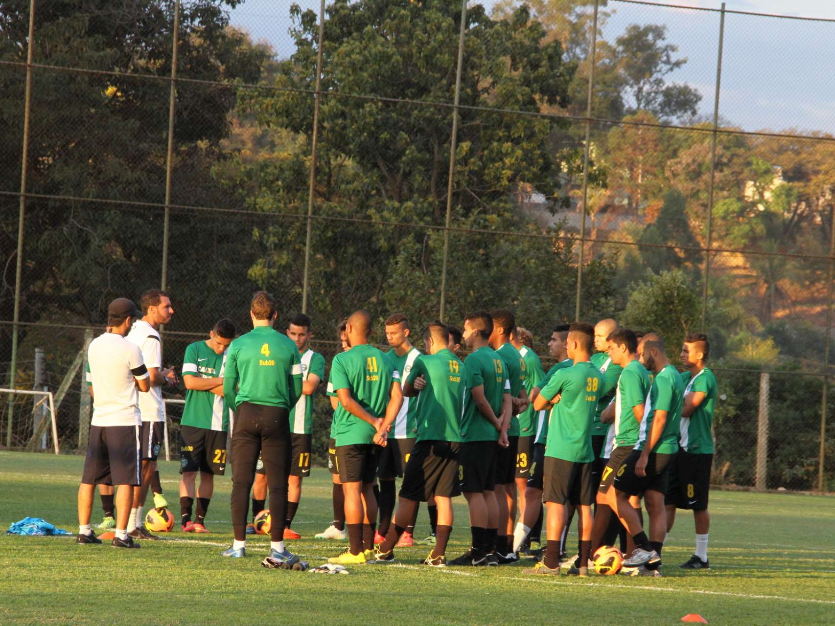 Sub-20 treina em Belo Horizonte