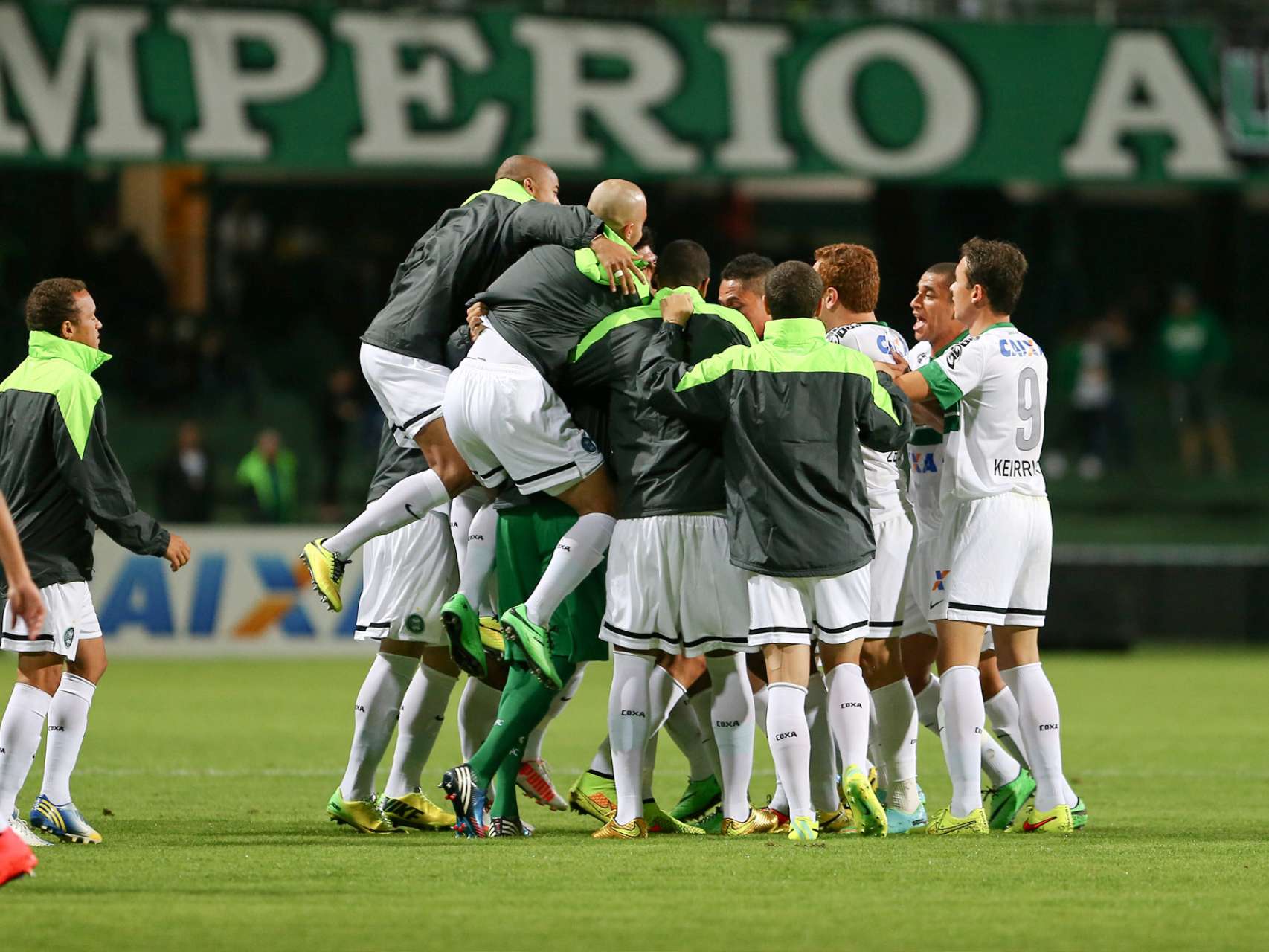 Coxa vence o Vit�ria no Couto