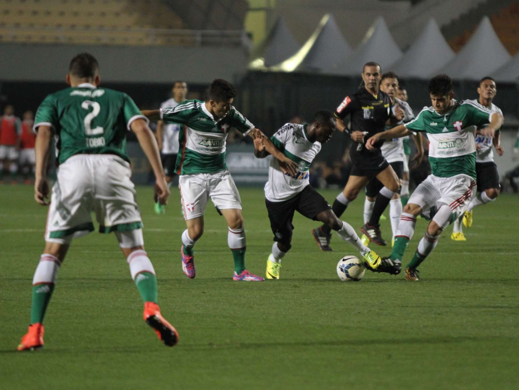Coxa perde no Pacaembu