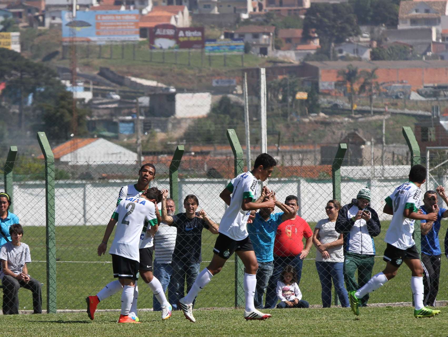 Sub-17 volta a vencer