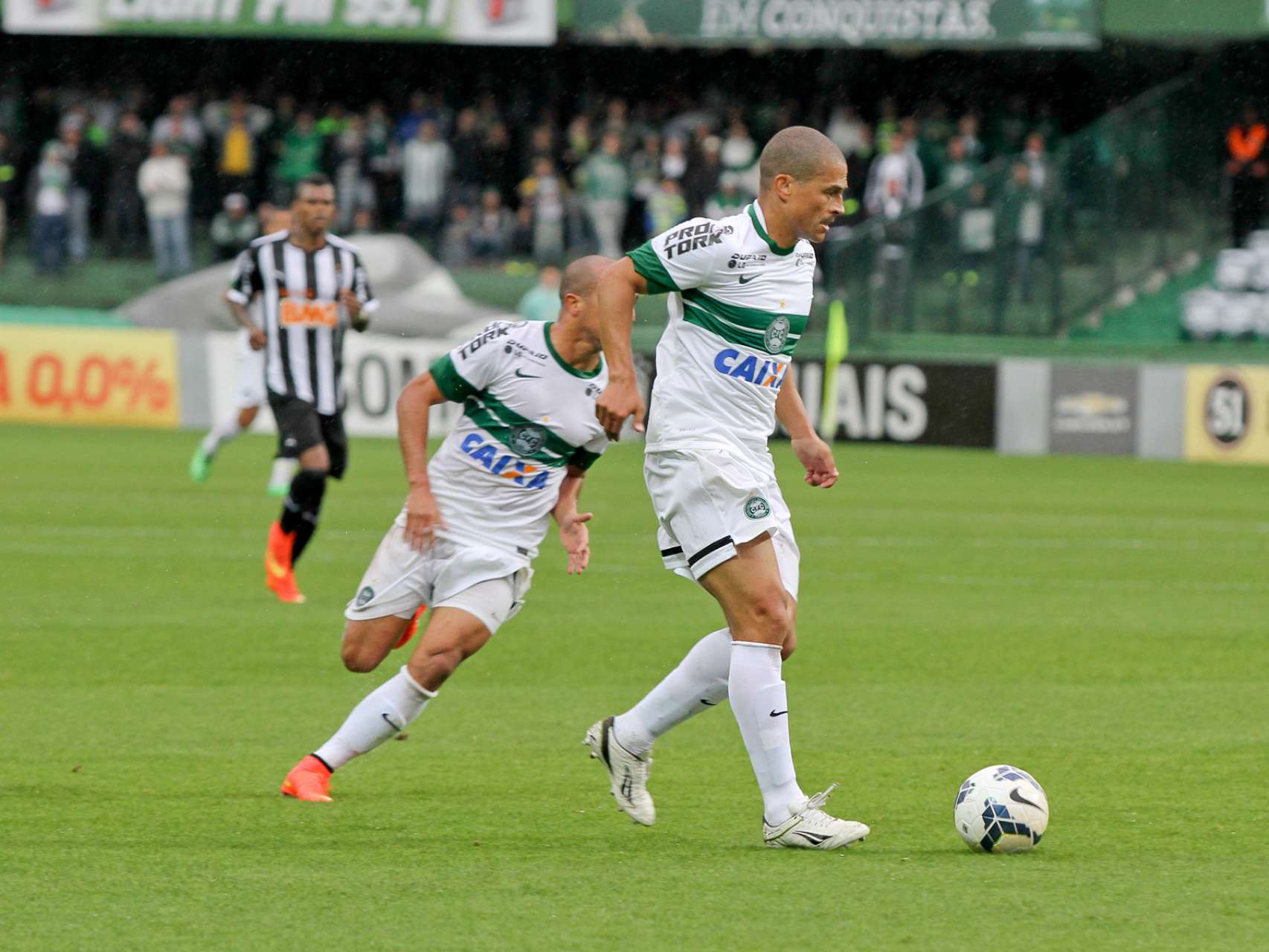 Alex recebe alta