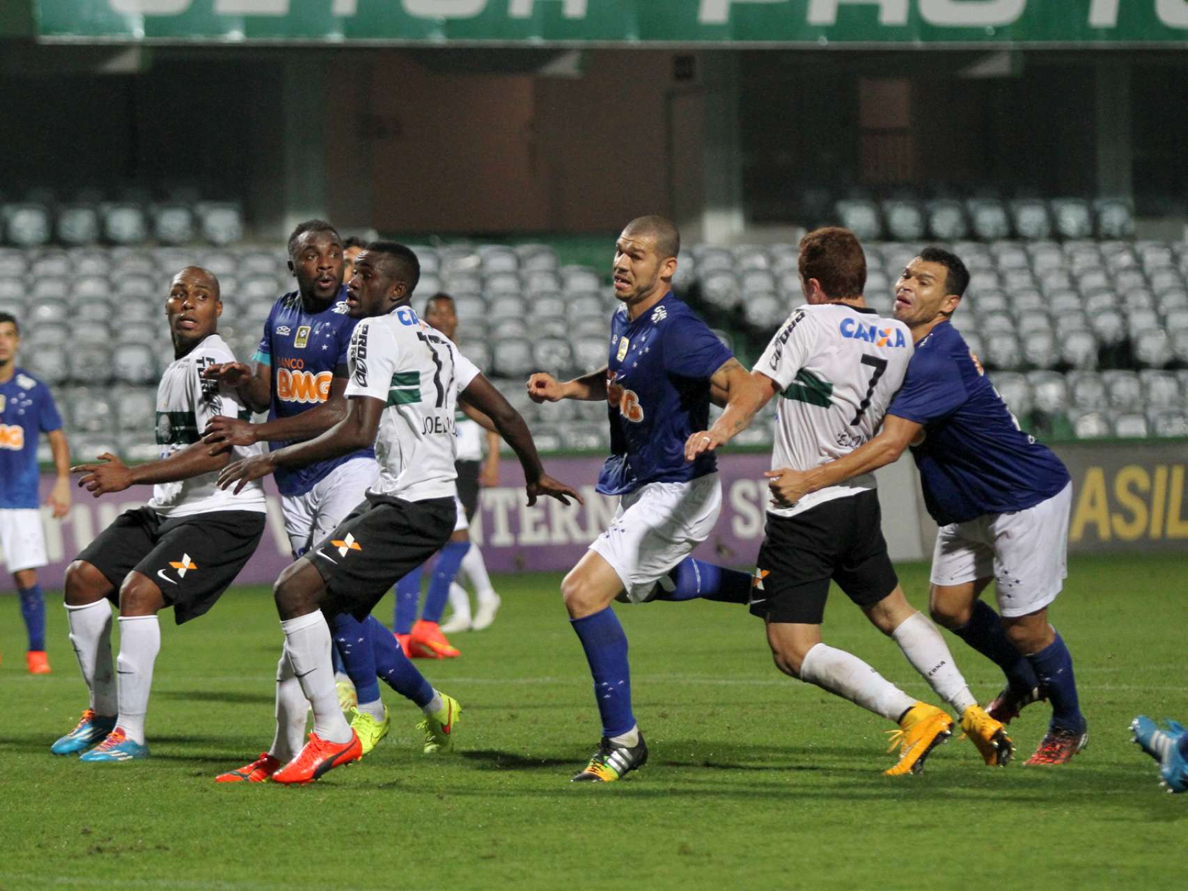 Coxa perde para Cruzeiro