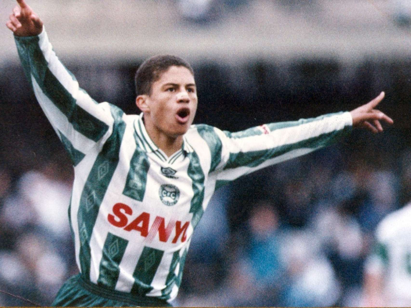 Alex comemora 18 anos de futebol profissional