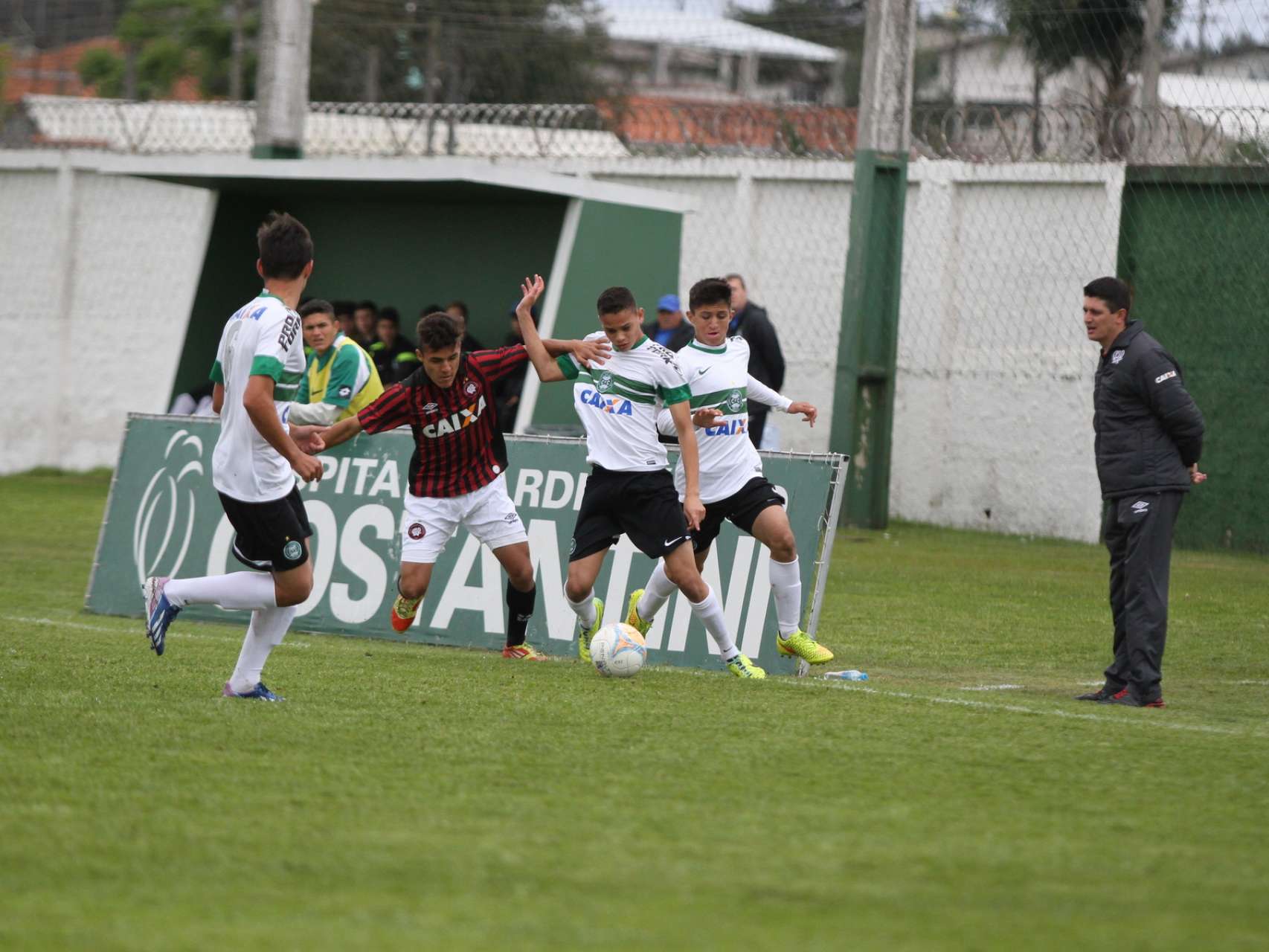 Sub-15 � derrotado