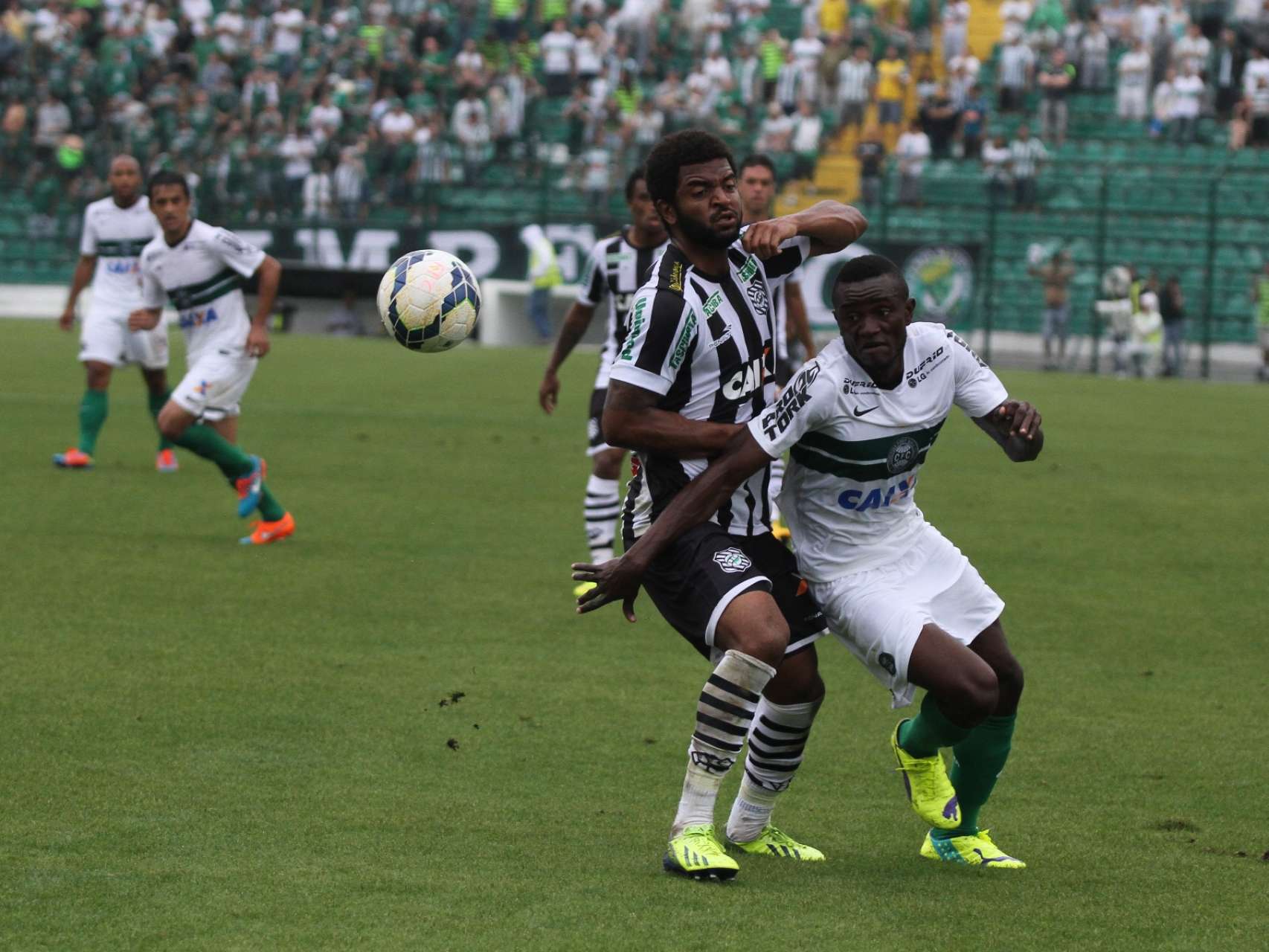 Coxa sofre rev�s em Floripa