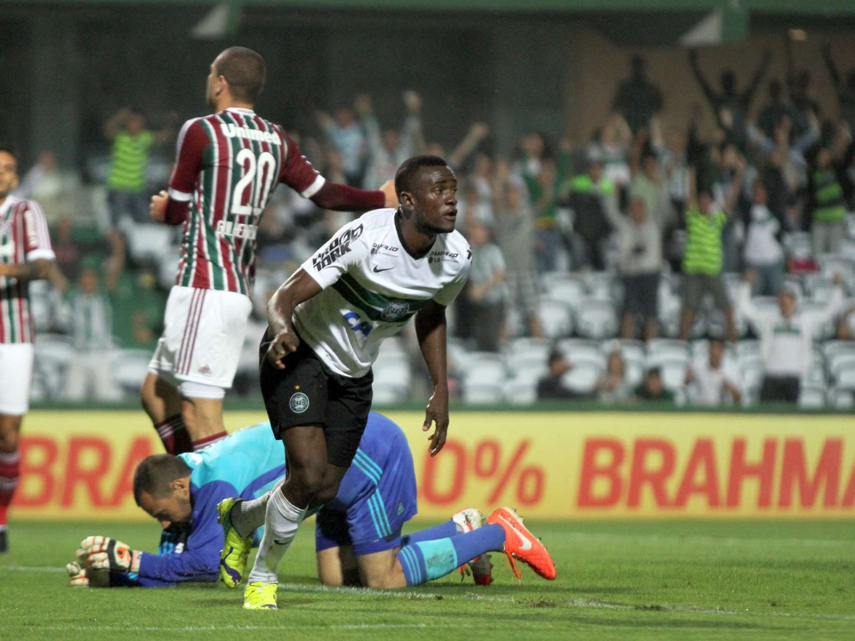 Coxa vence no Couto