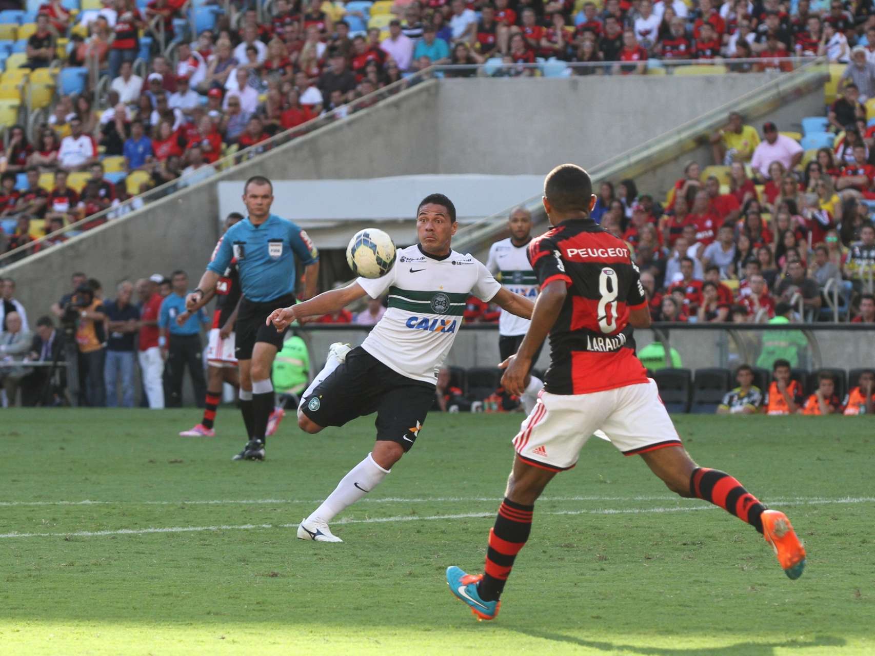 Coxa reage, mas sofre derrota