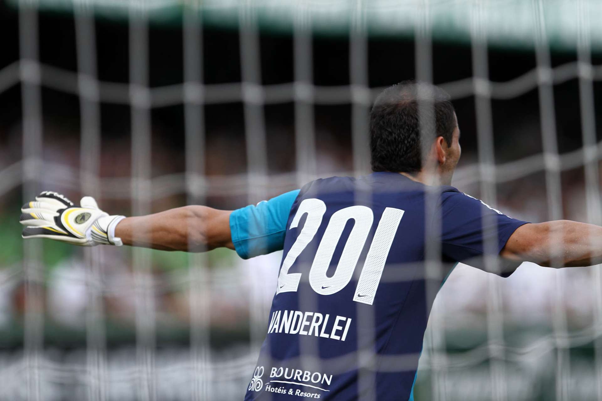 Goleiro Vanderlei � homenageado por marca hist�rica