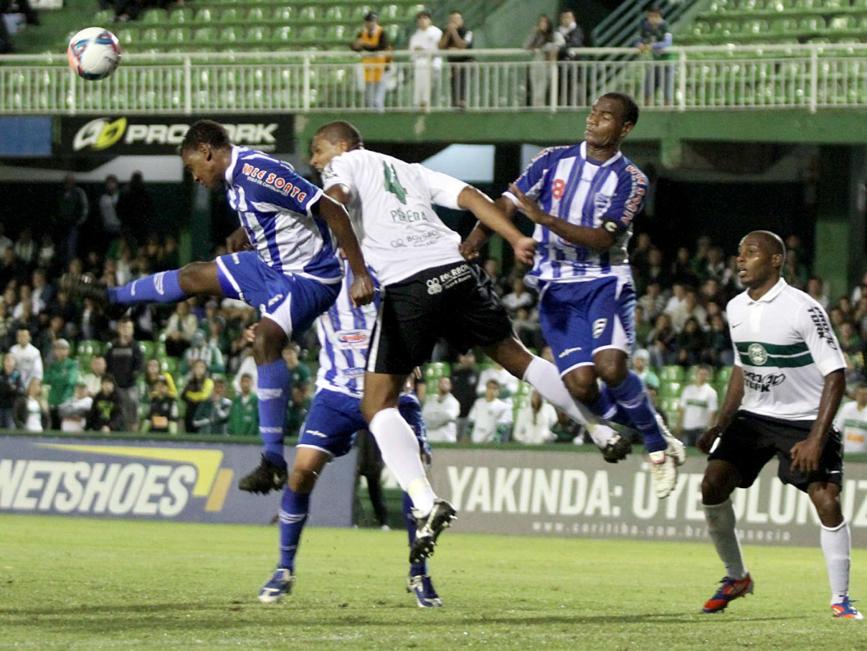 Buscando rea��o, Coxa encara o Nacional
