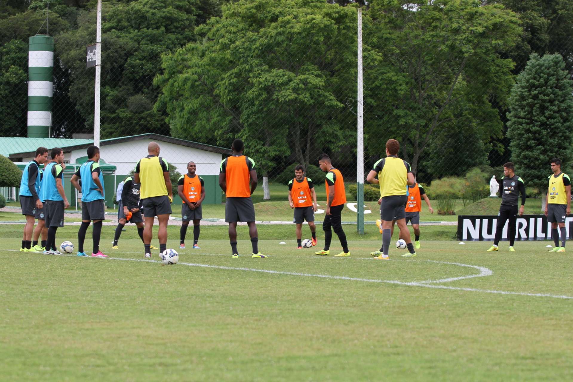 Treino, garoa e fotos