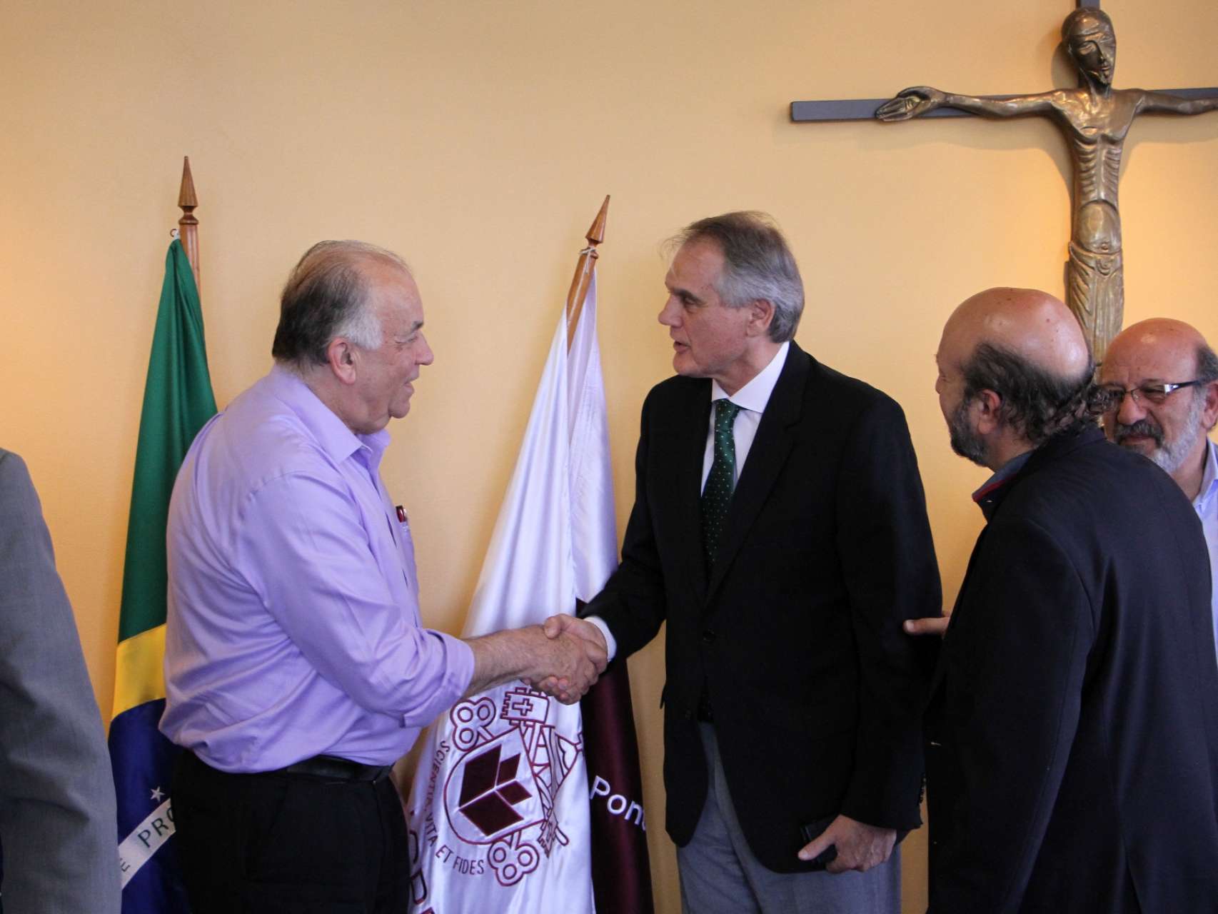Coxa e PUCPR firmam parceria