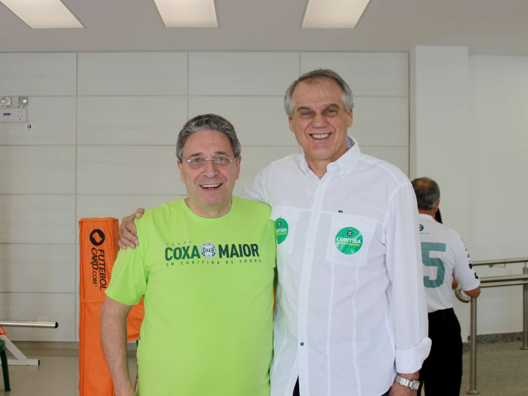 Candidatos votam no Couto