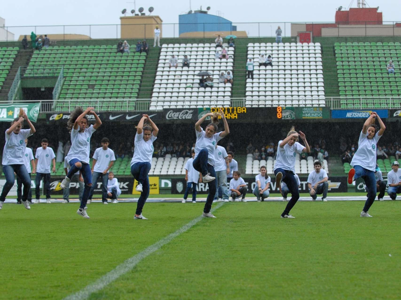 Street Dance no gramado do Couto Pereira