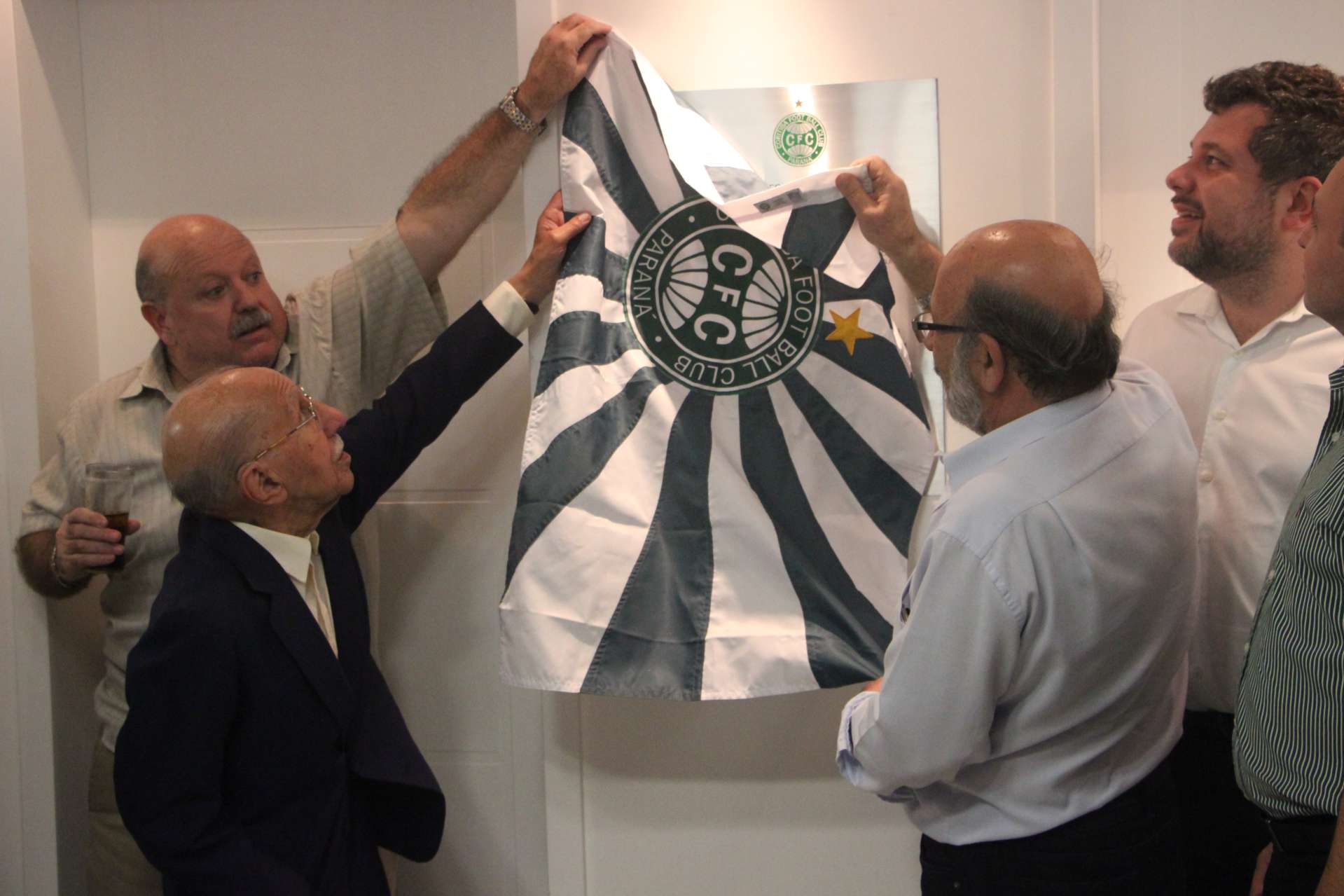 Coxa inaugura sala do Conselho Deliberativo