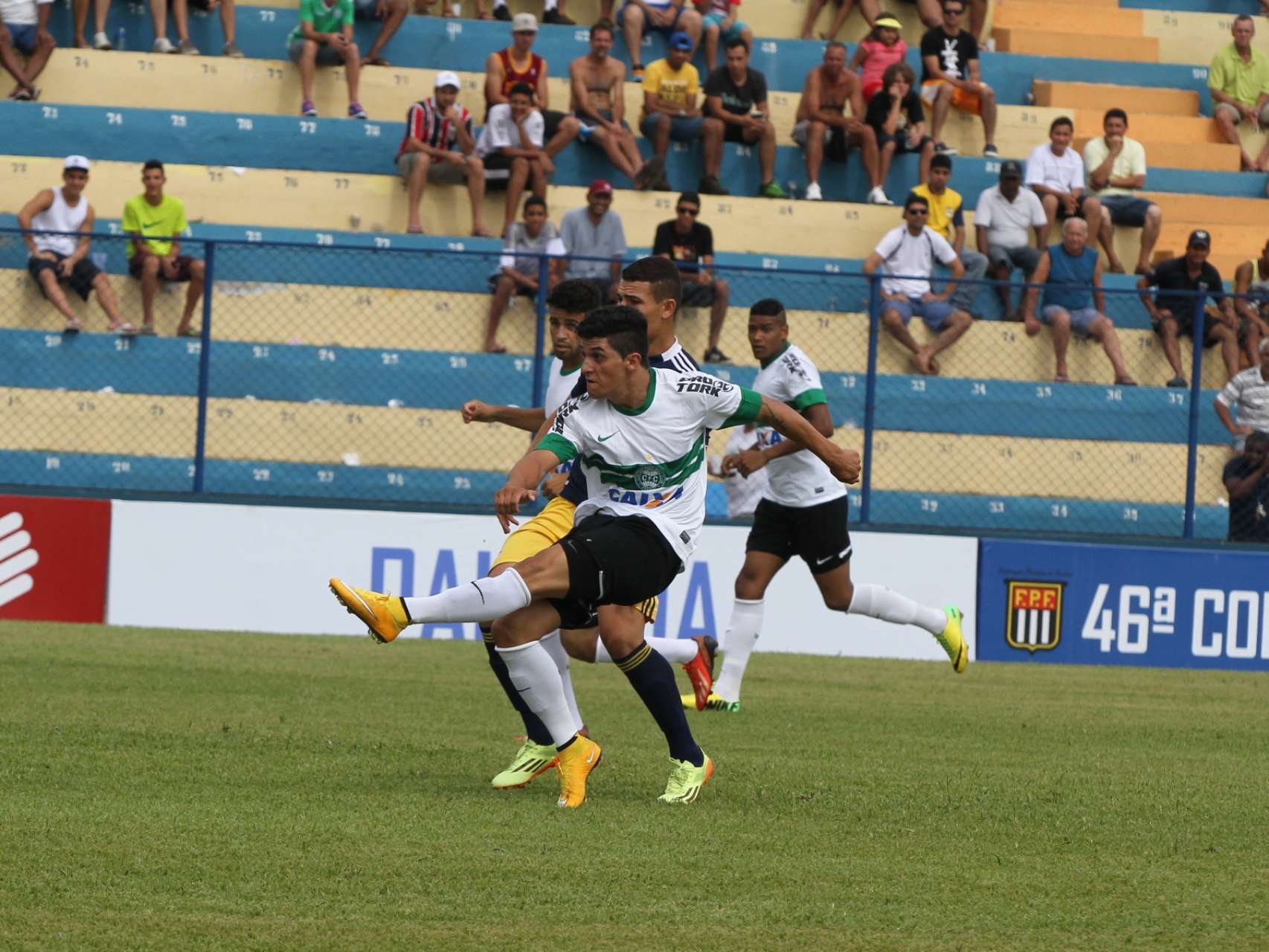 Coxa volta a campo na Copinha