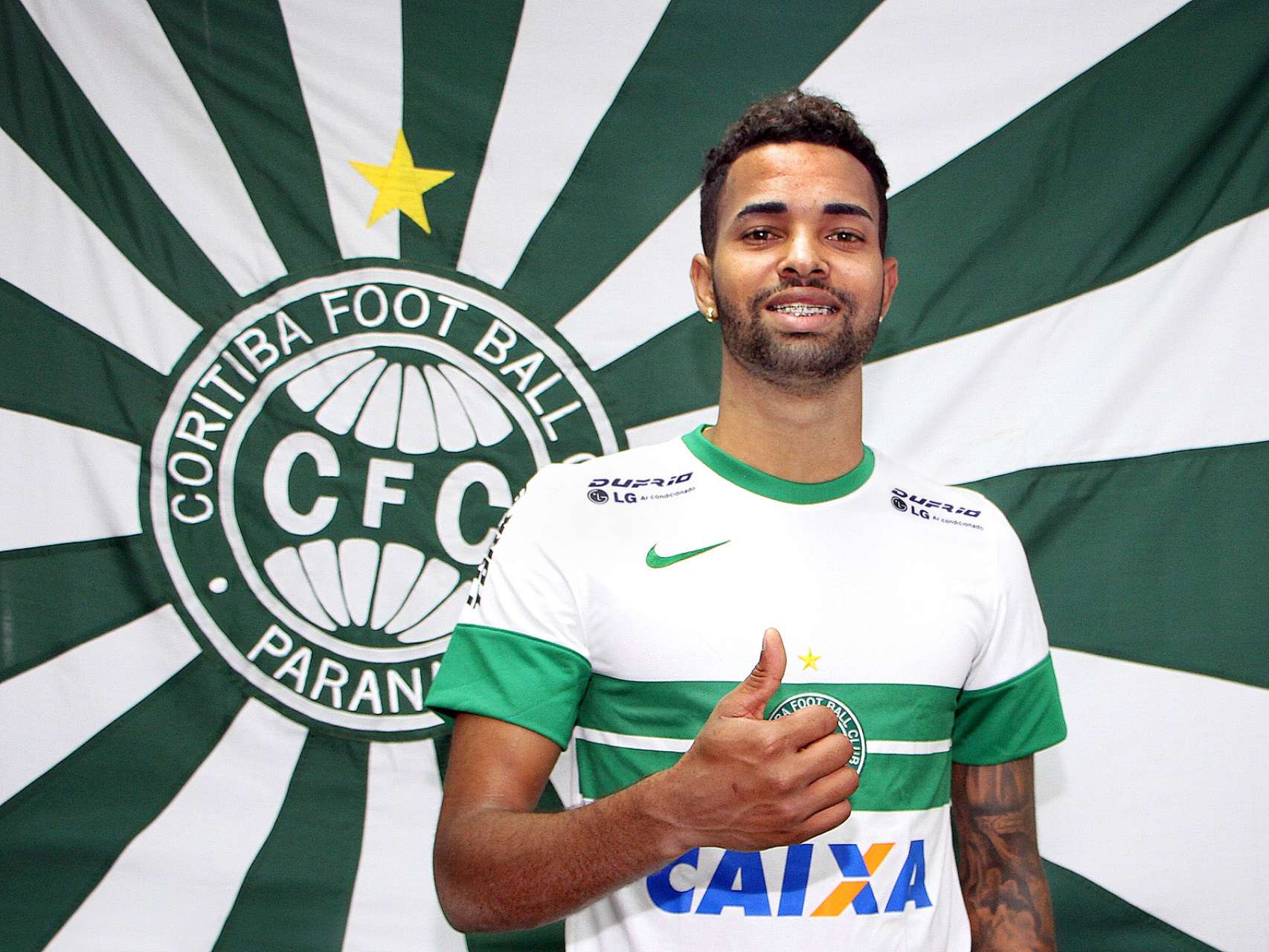 Coxa acerta contrata��o de Giva