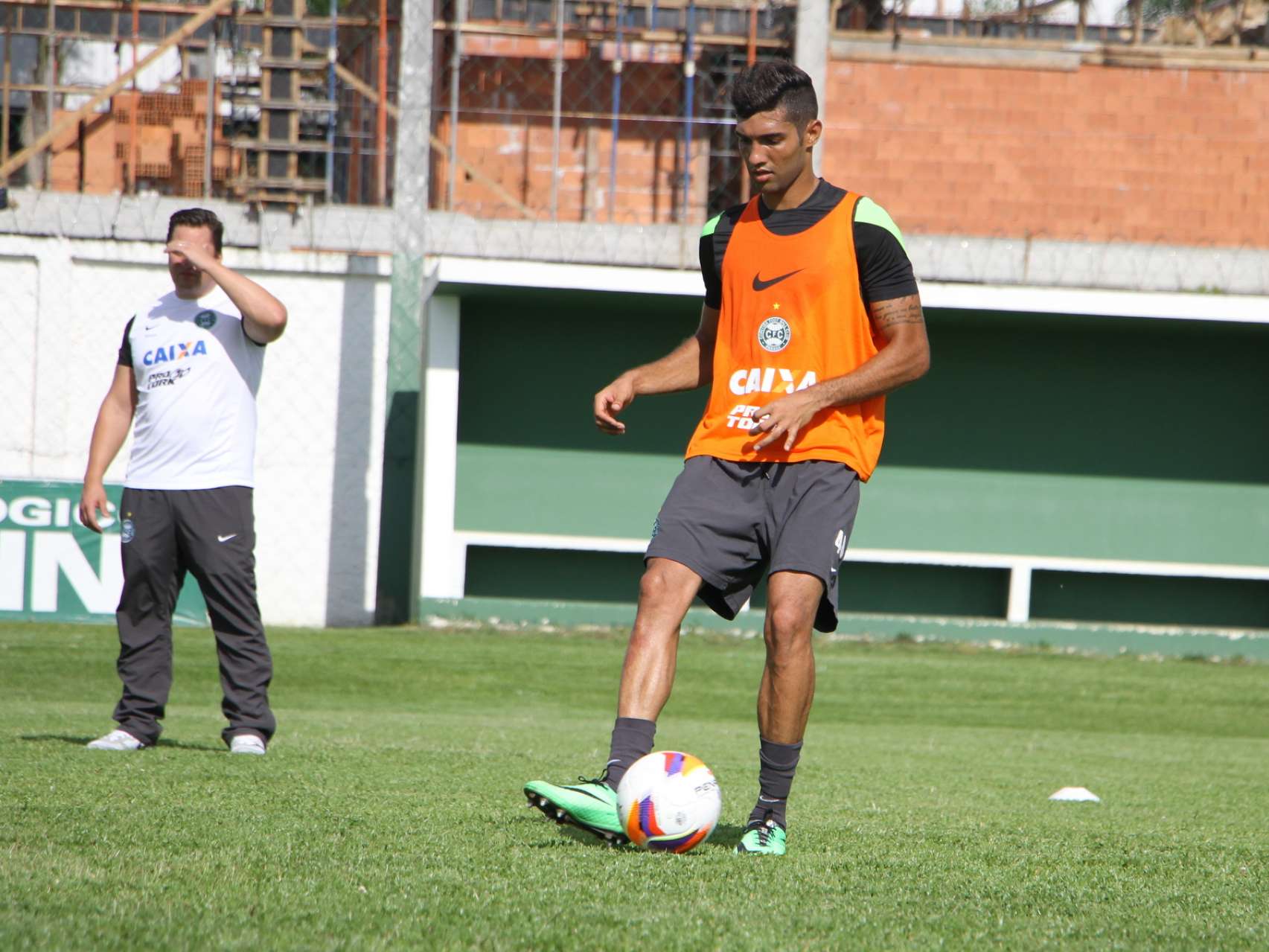 Alan Santos inicia trabalhos no Coxa
