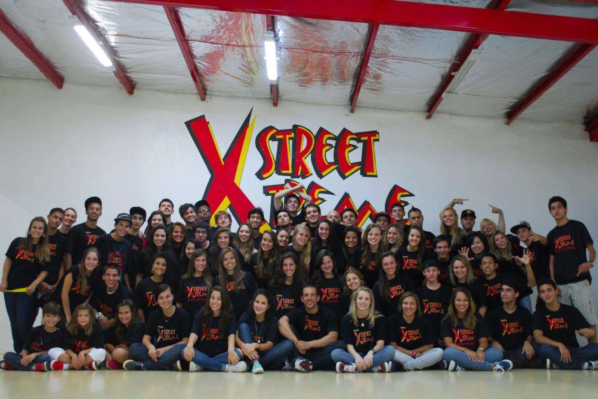 Grupo de Street Dance se apresenta no Couto Pereira