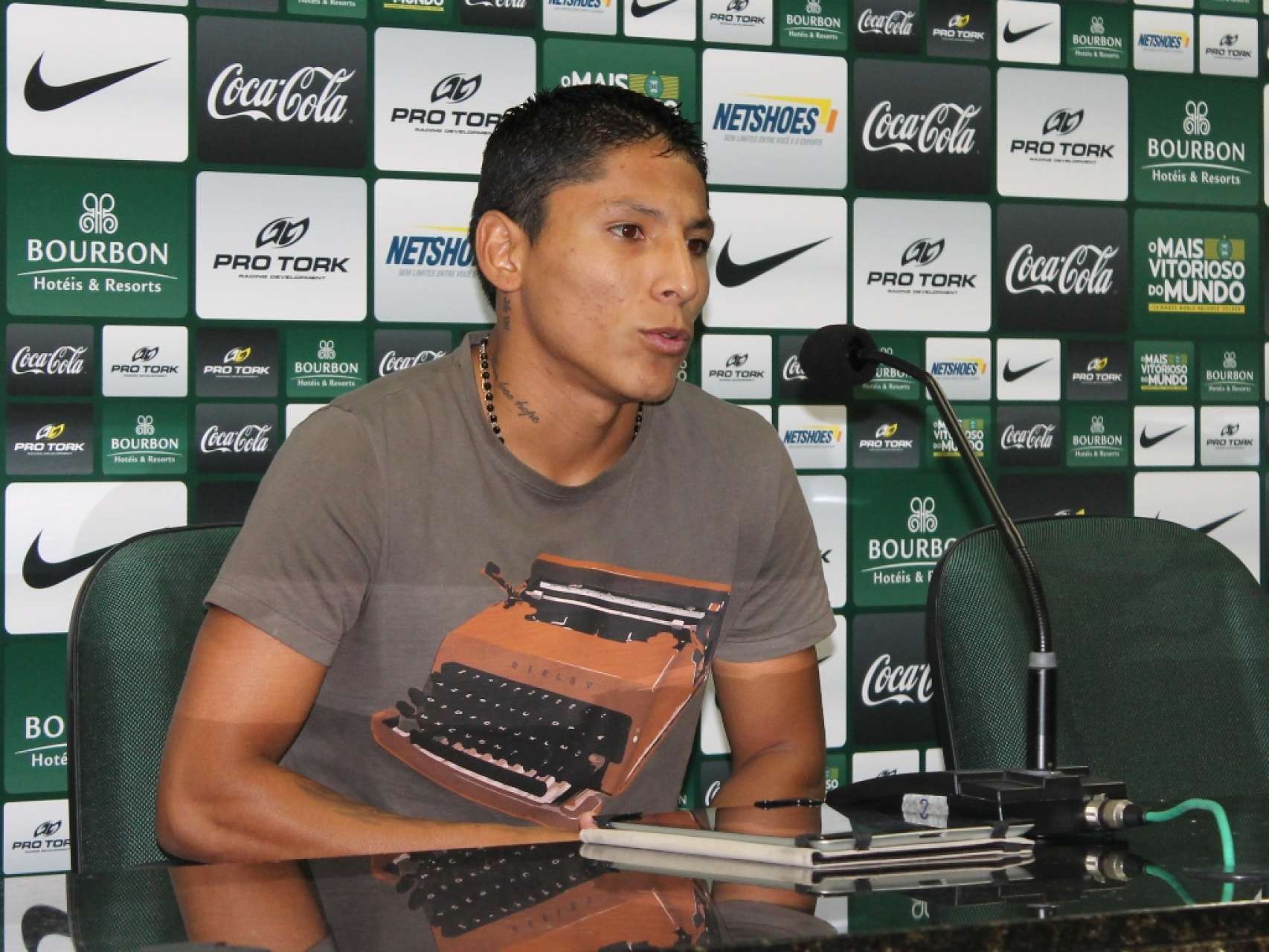 Ruidiaz explica motivos de um �at� breve�
