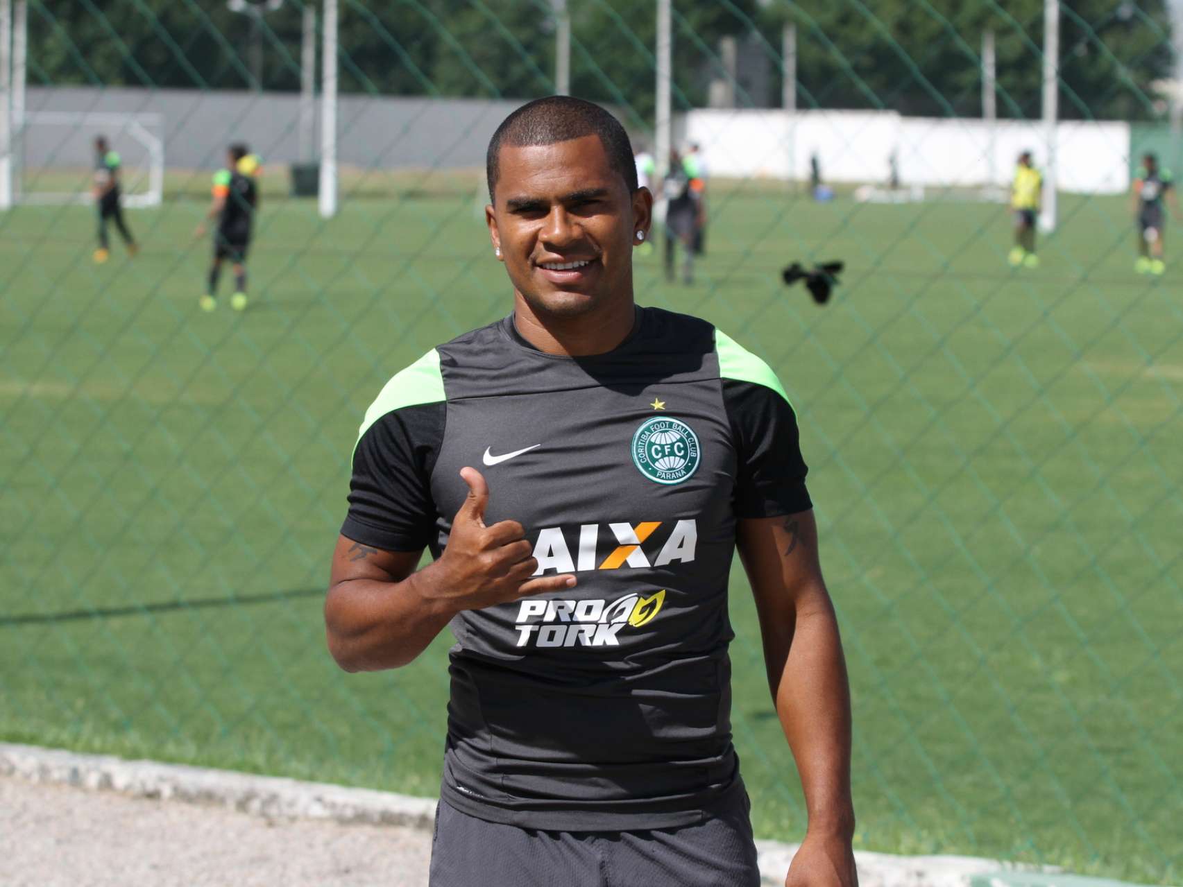 Mazinho chega a Curitiba