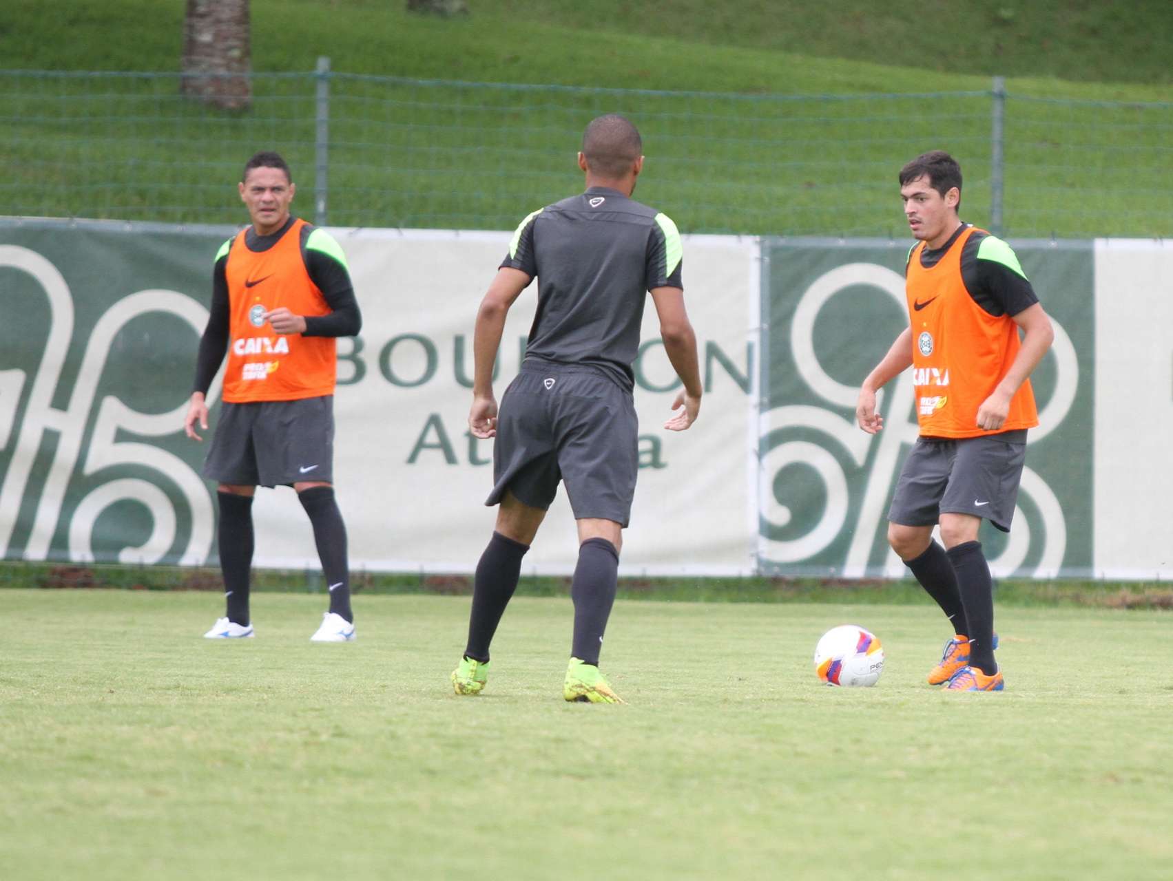 Rec�m chegados avan�am etapa