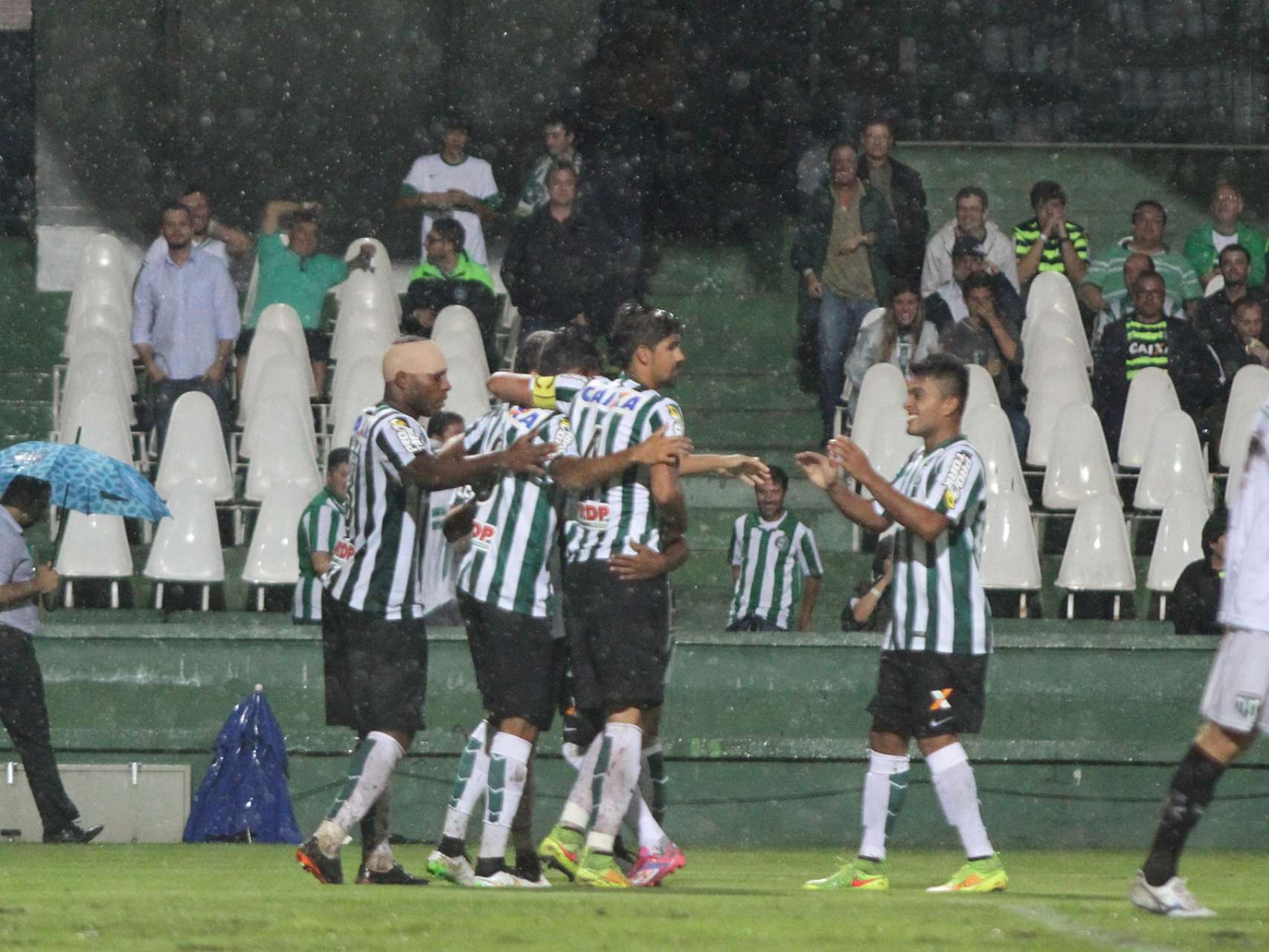 Coxa vence no Couto