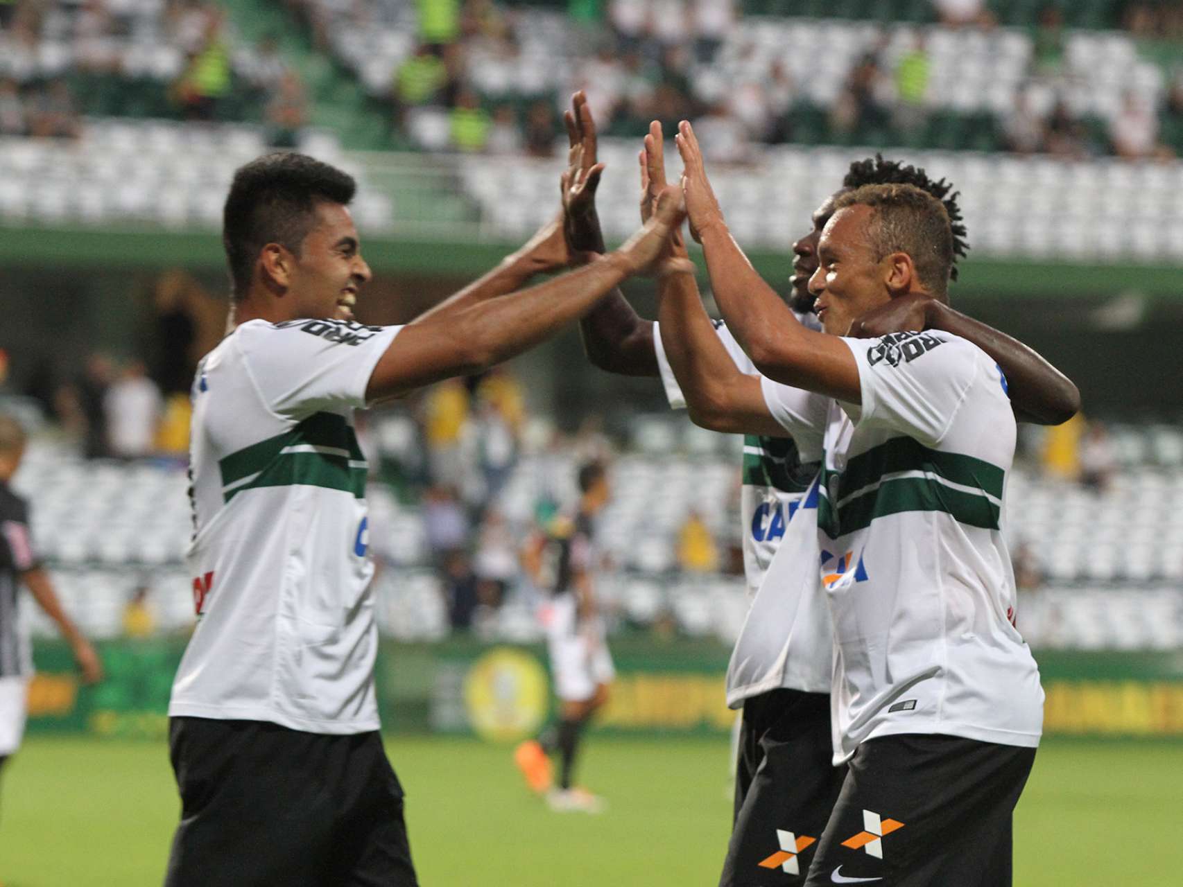 Coxa vence mais uma