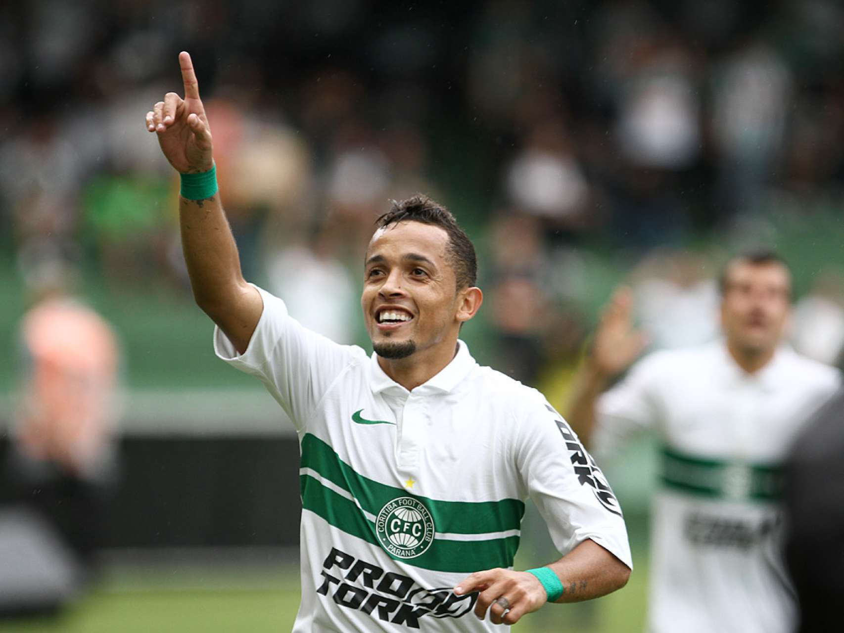 Coxa vence e mant�m a invencibilidade
