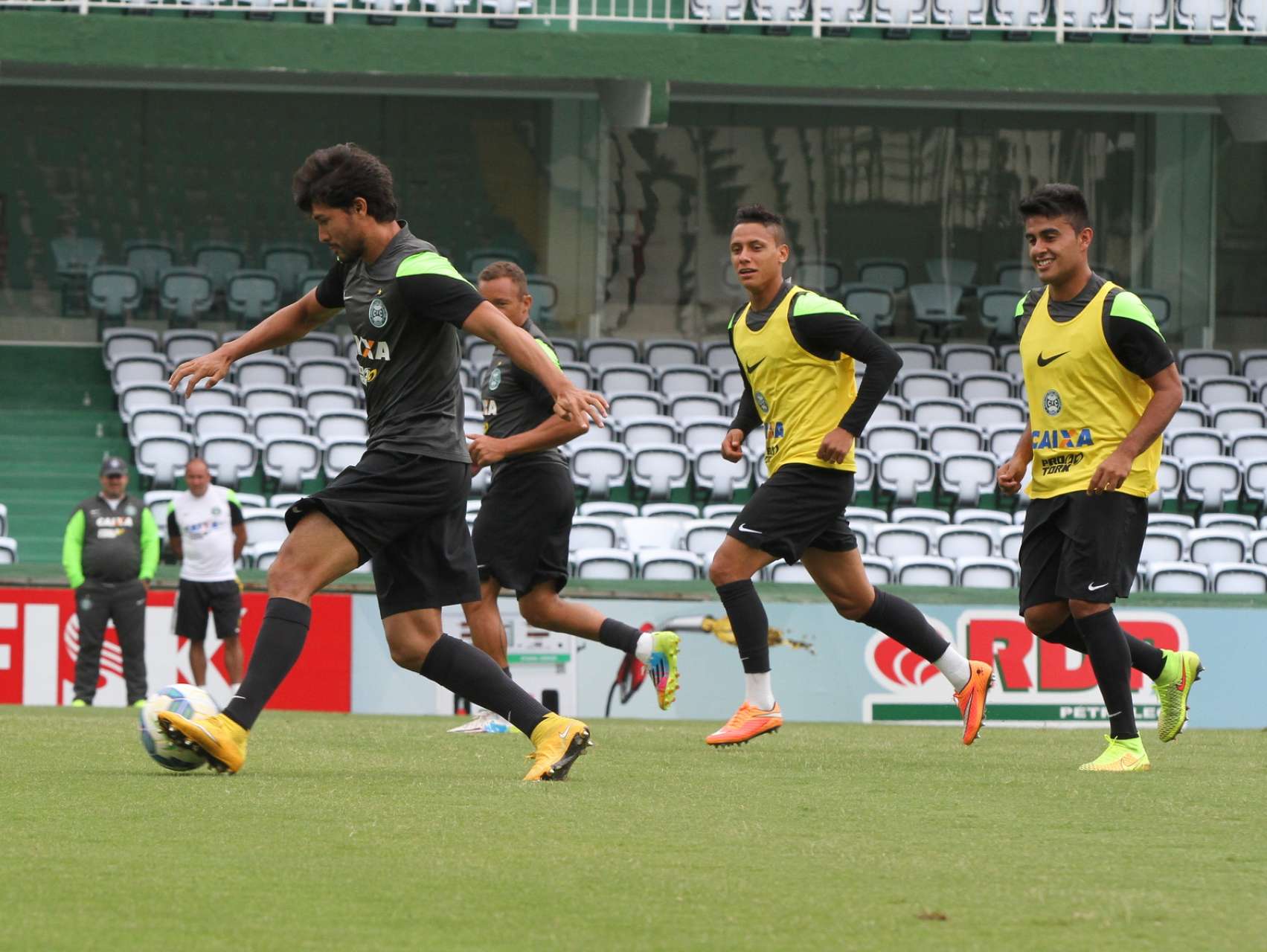 Atletas permanecem em Curitiba