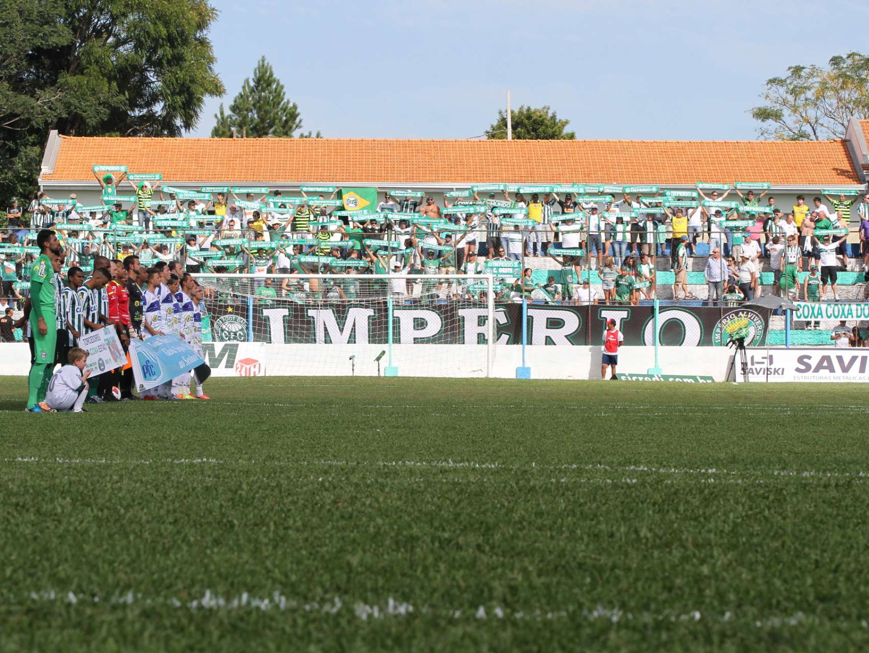 Torcida apoiando sempre