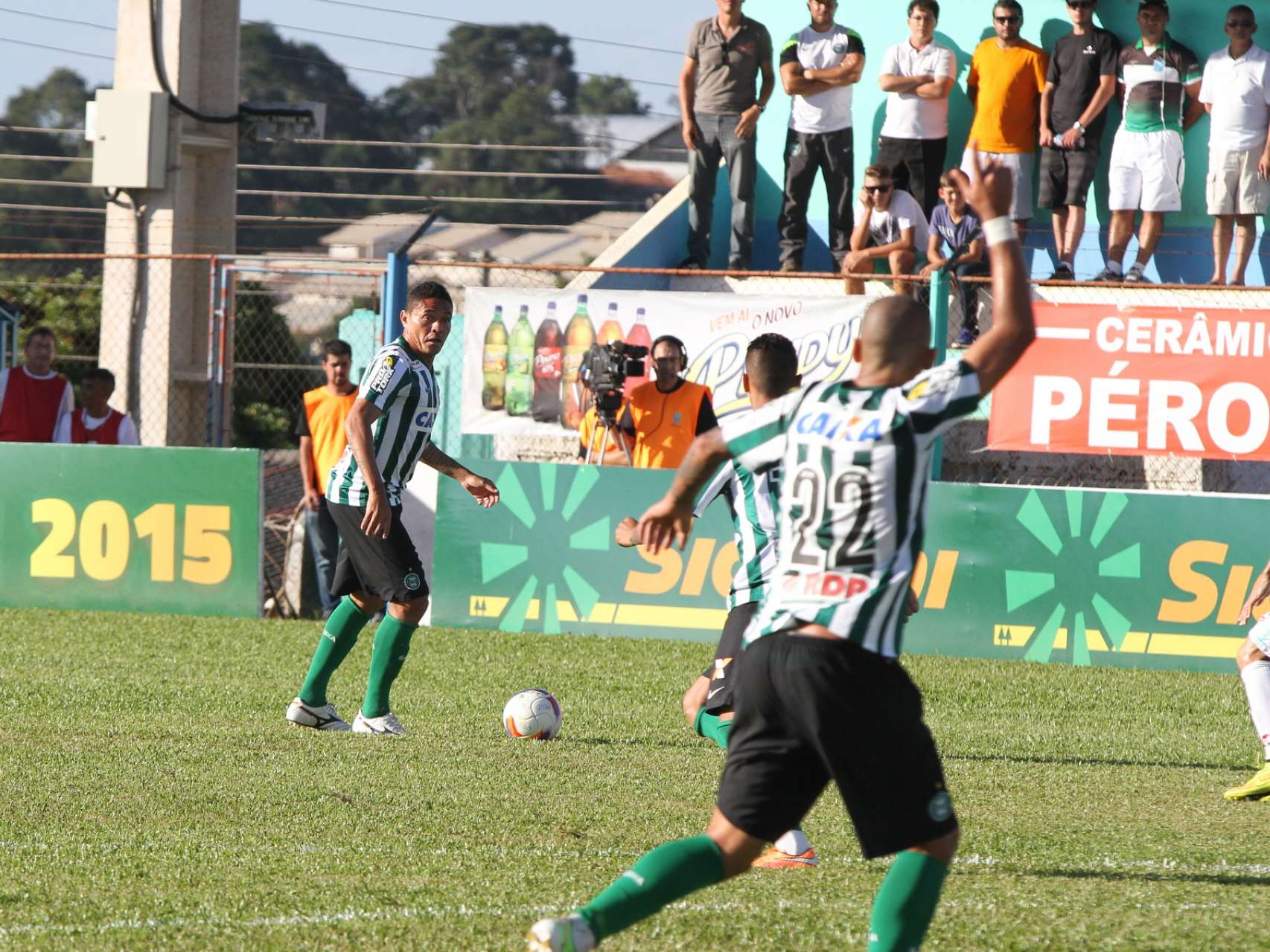 H�lder volta a campo