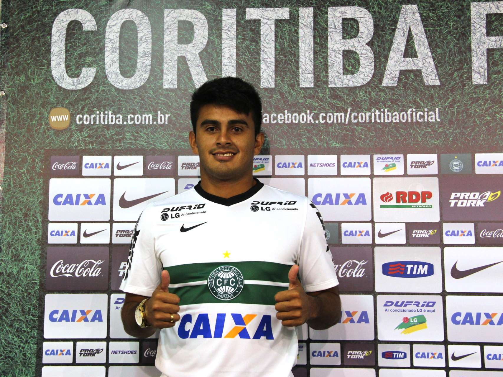 Rafhael Lucas renova com o Coxa