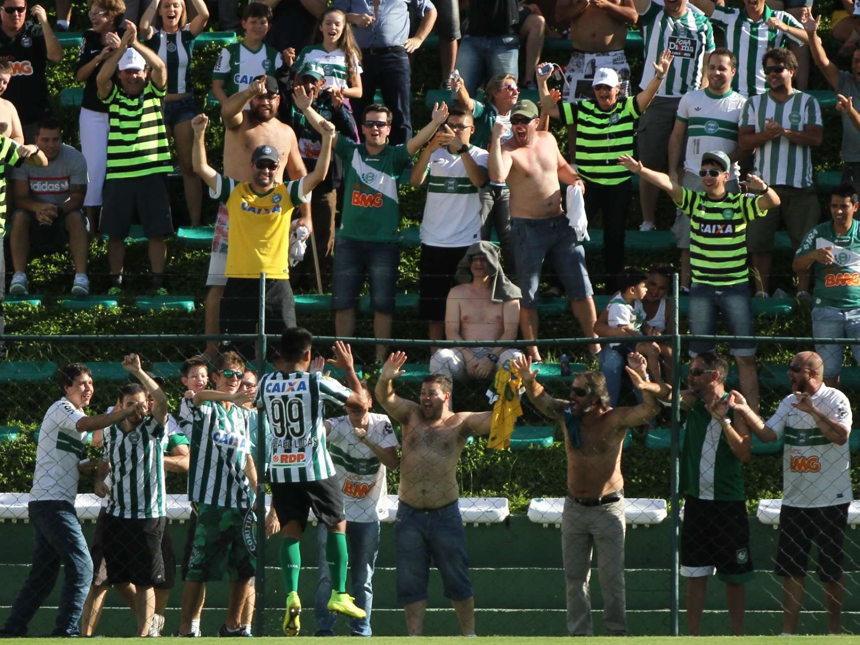 Torcida sempre apoiando