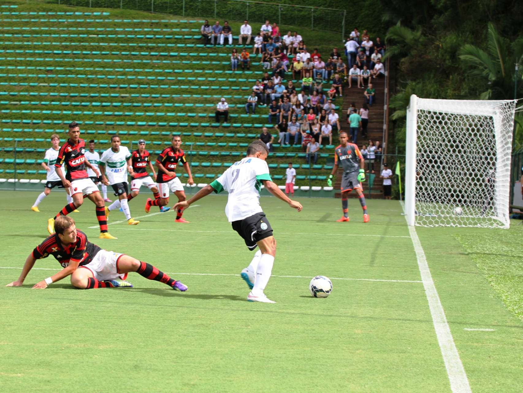 Coxa Sub-17 busca classifica��o