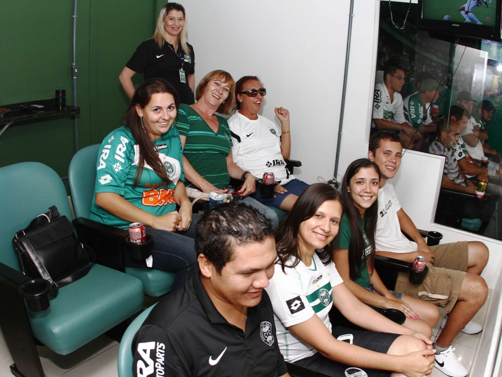 S�cias assistem partida no camarote