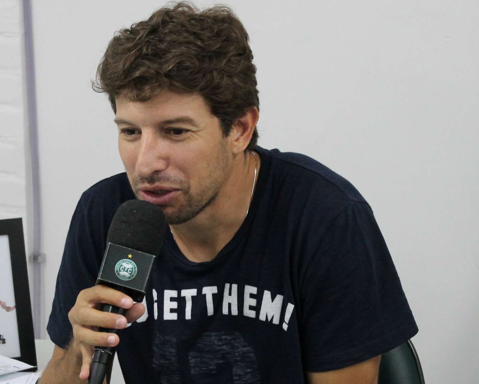 Tcheco grava homenagem ao Dia da Mulher