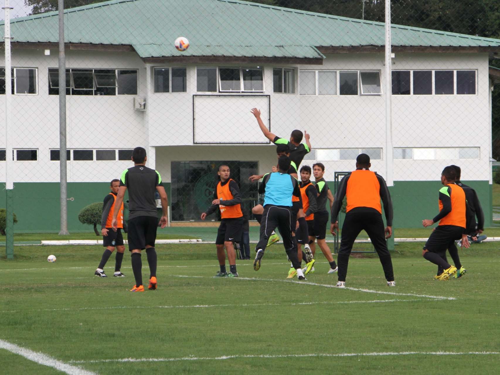 Treino intenso no CT