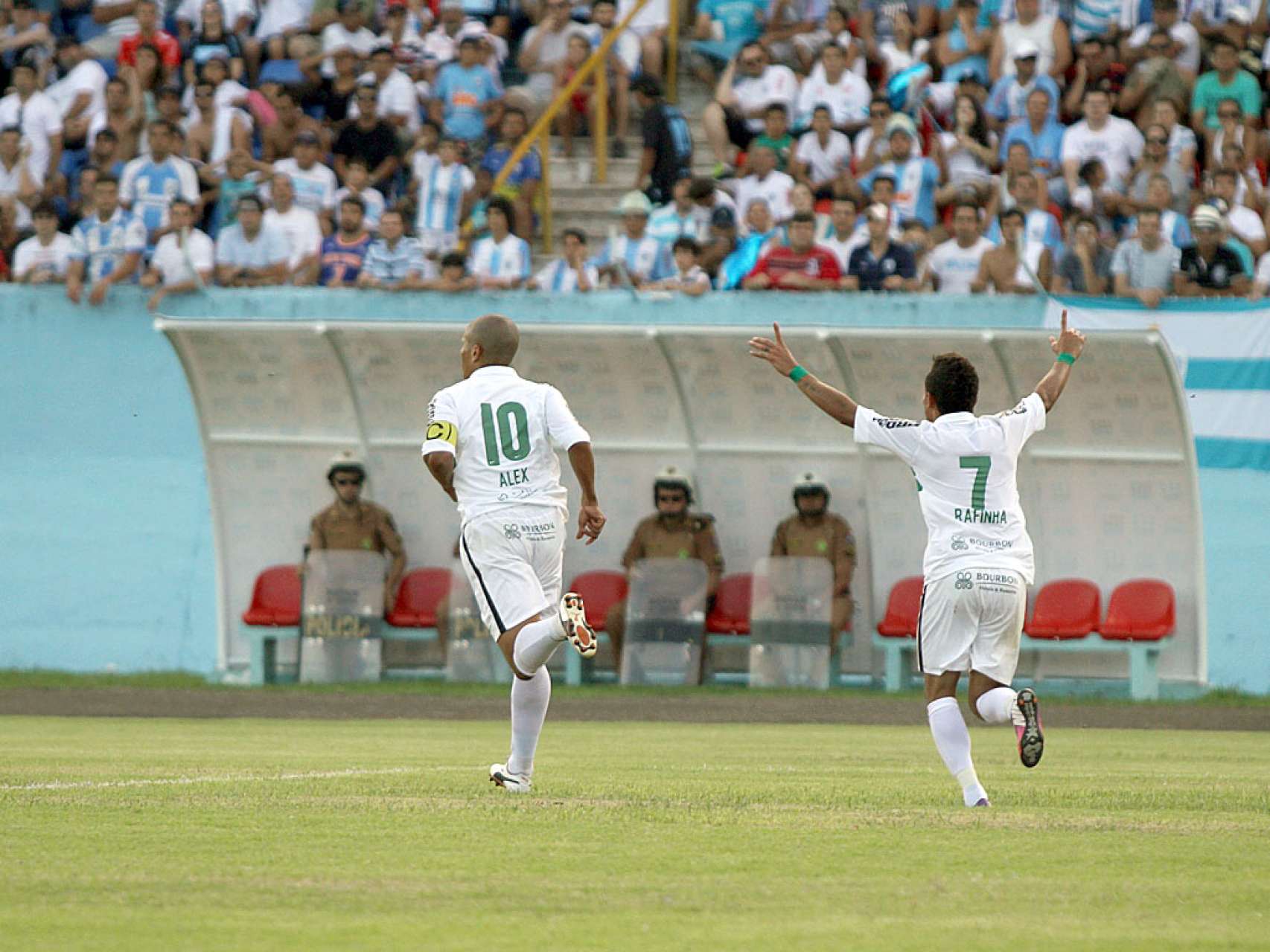 Coxa vence e � campe�o do primeiro turno