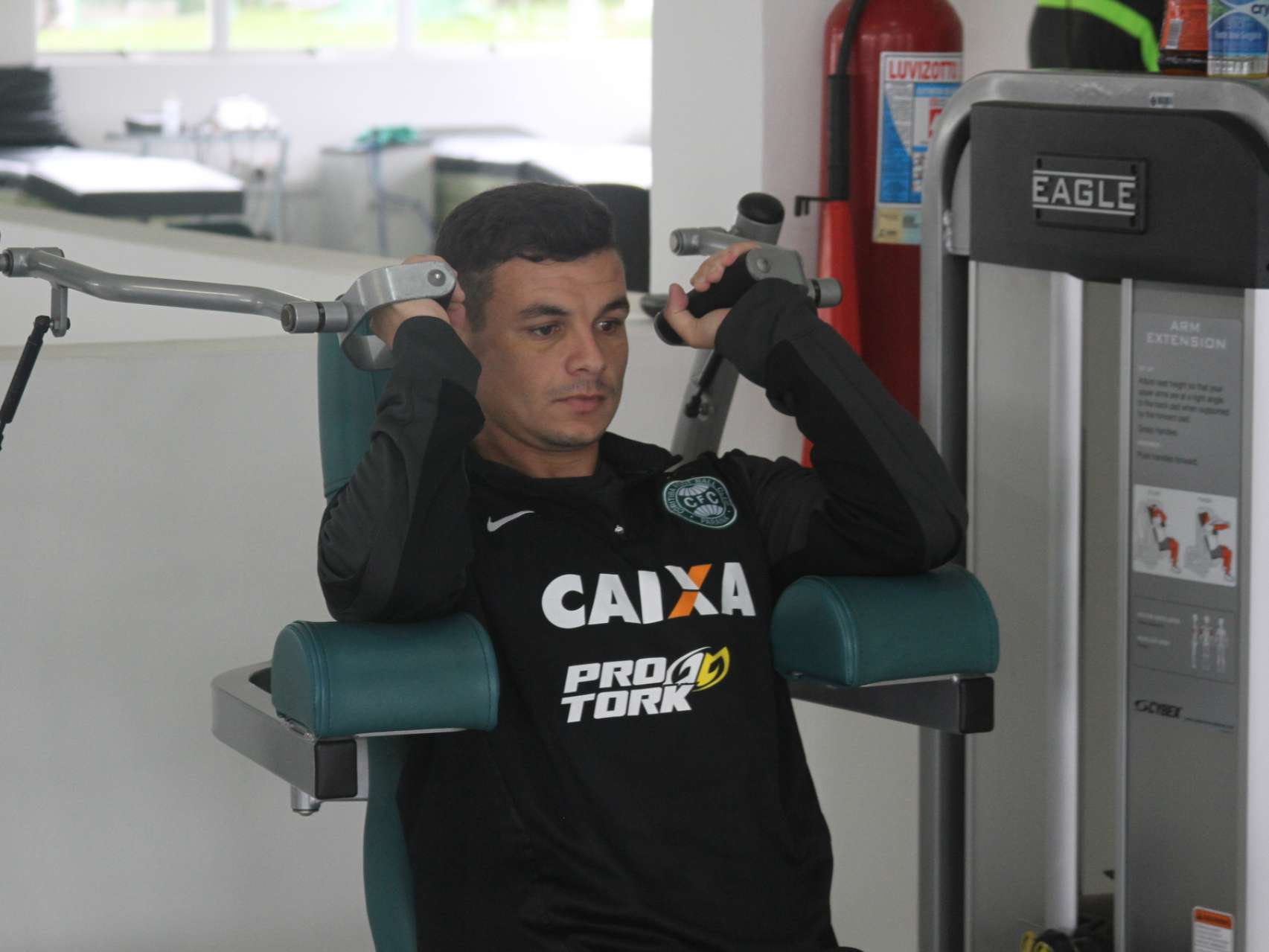 Coxa inicia semana cheia