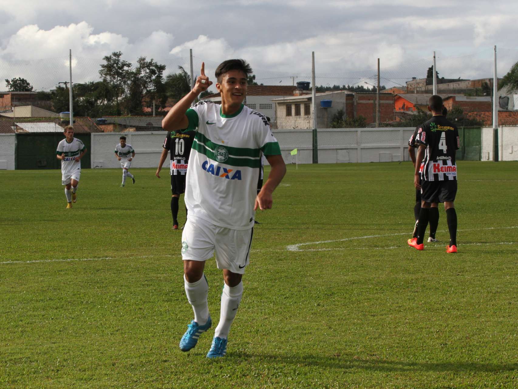 Coxa vence no Sub-19