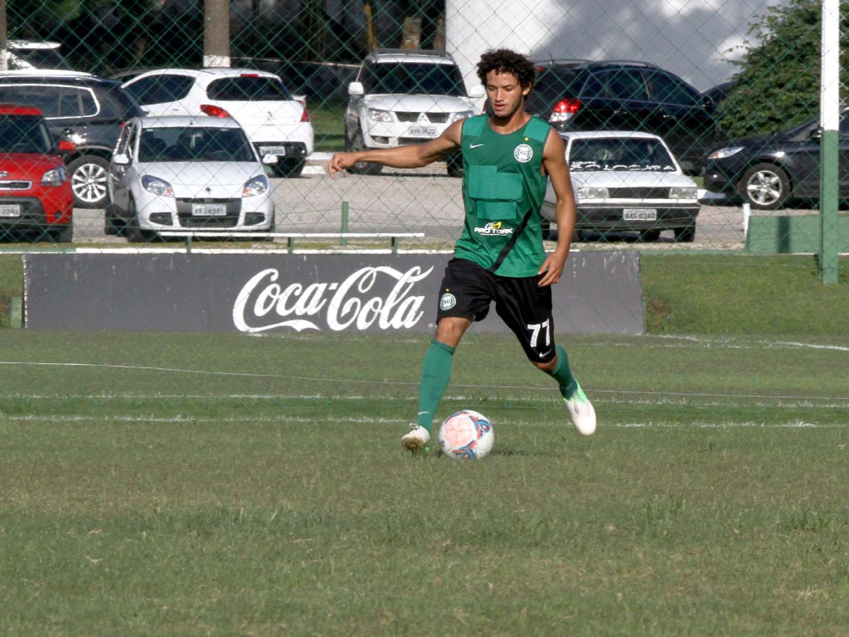 Coxa leva d�vida no setor ofensivo