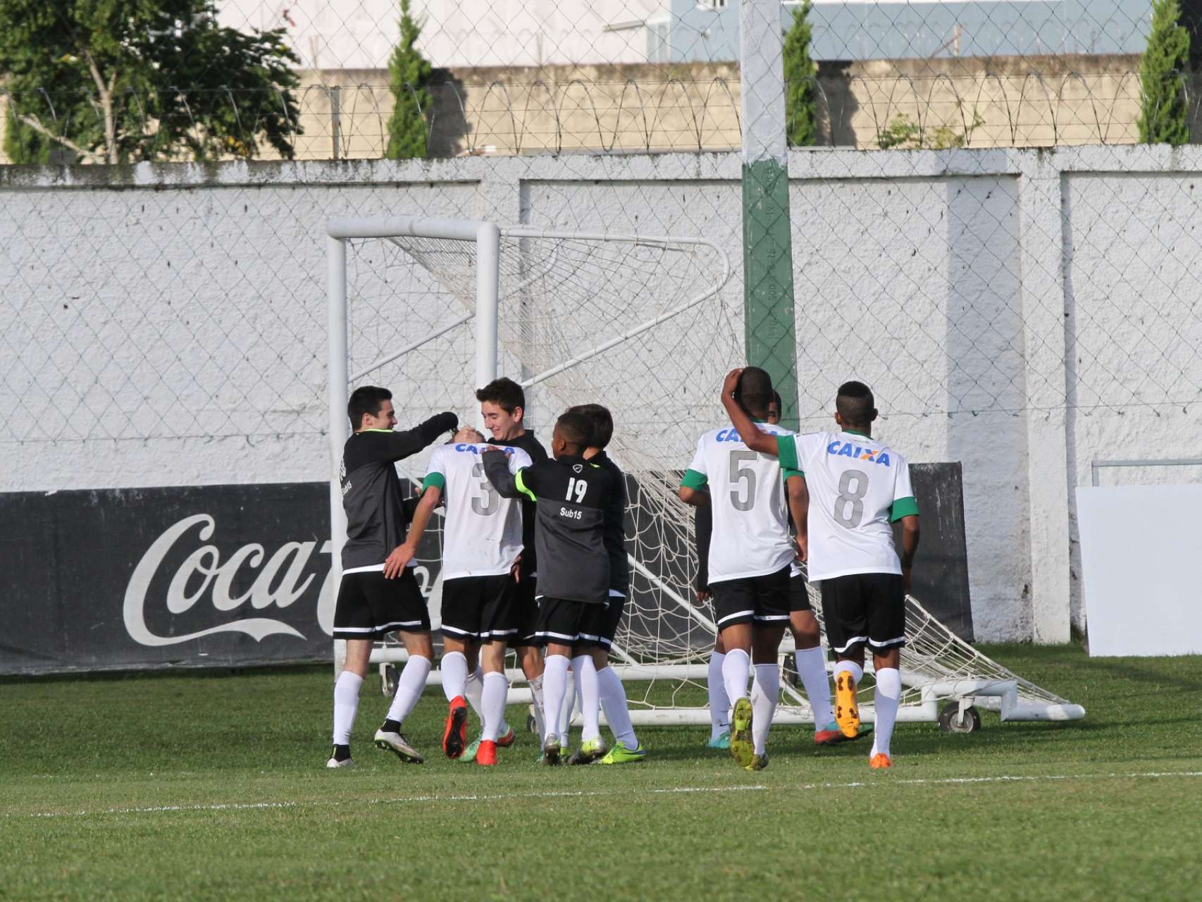 Sub-15 vence no estadual