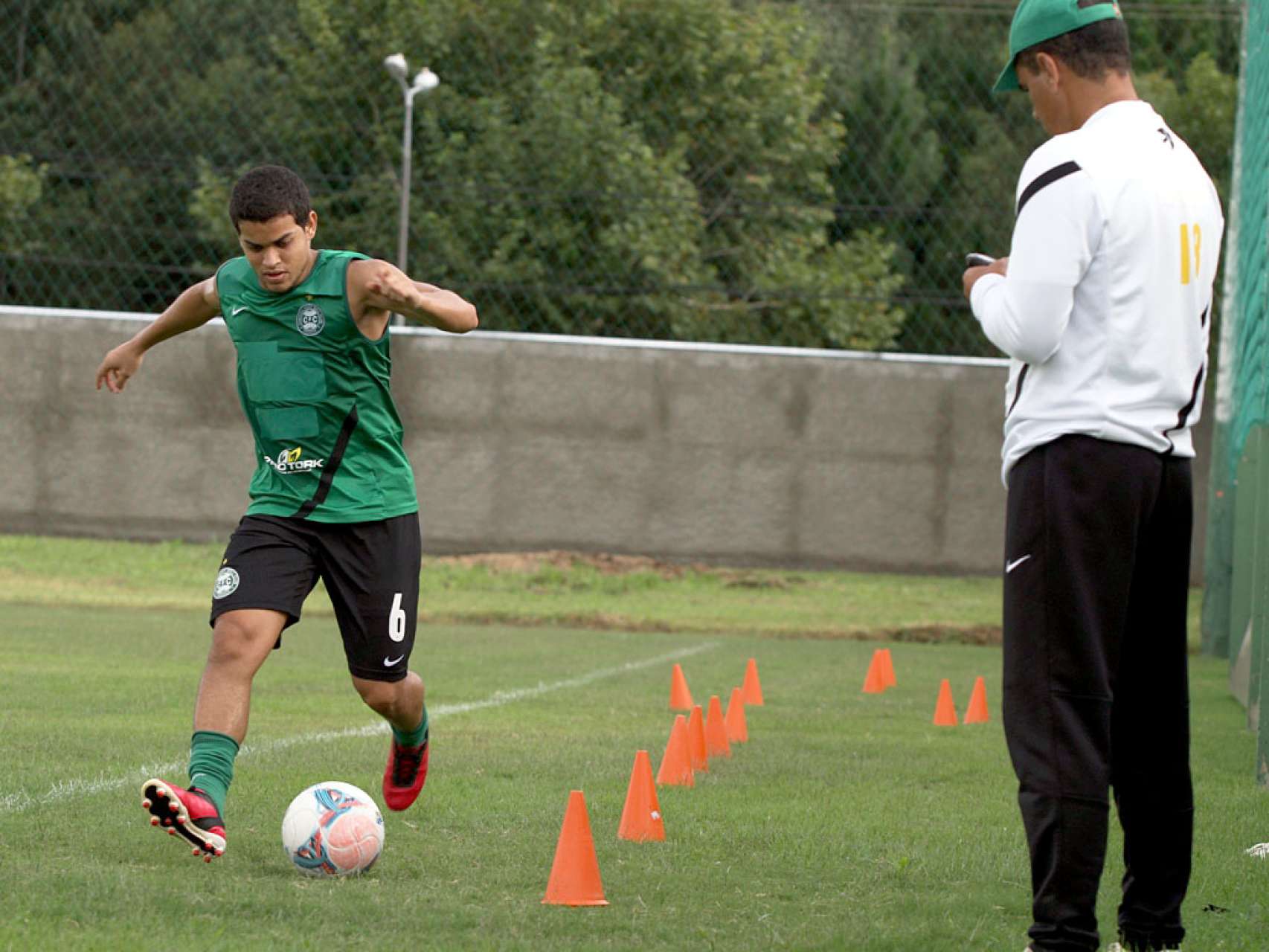 D�nis Neves � liberado e inicia trabalhos f�sicos