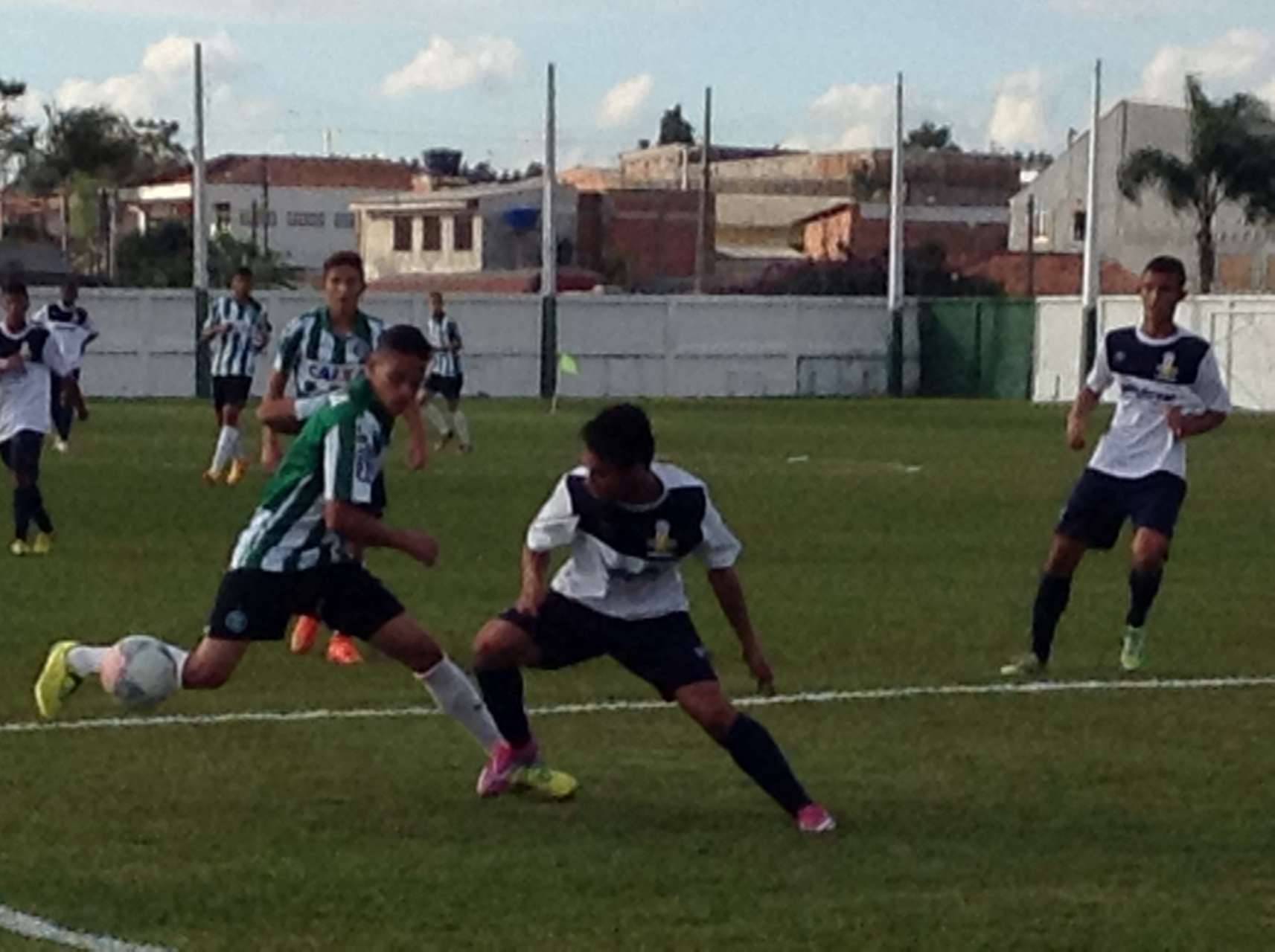 Sub-17 fica no empate