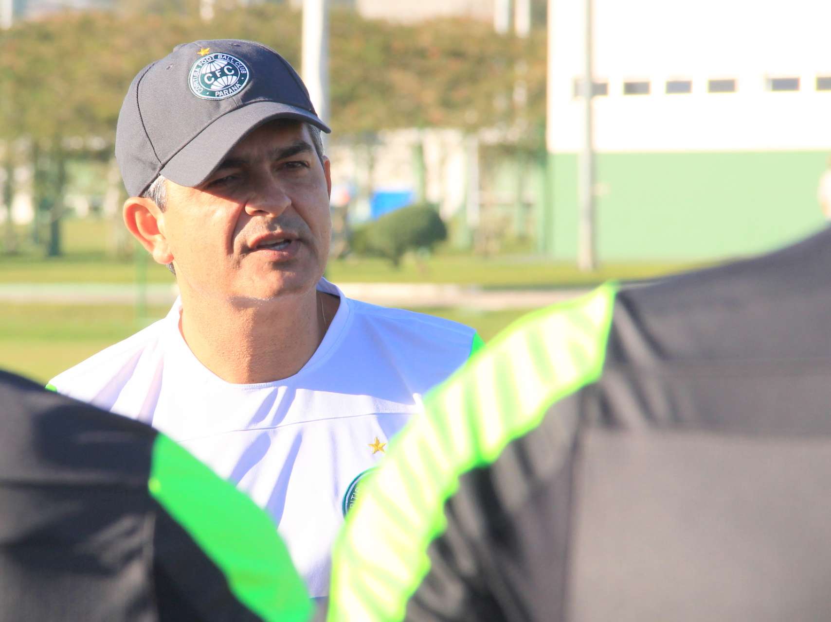 Ney Franco comanda treino