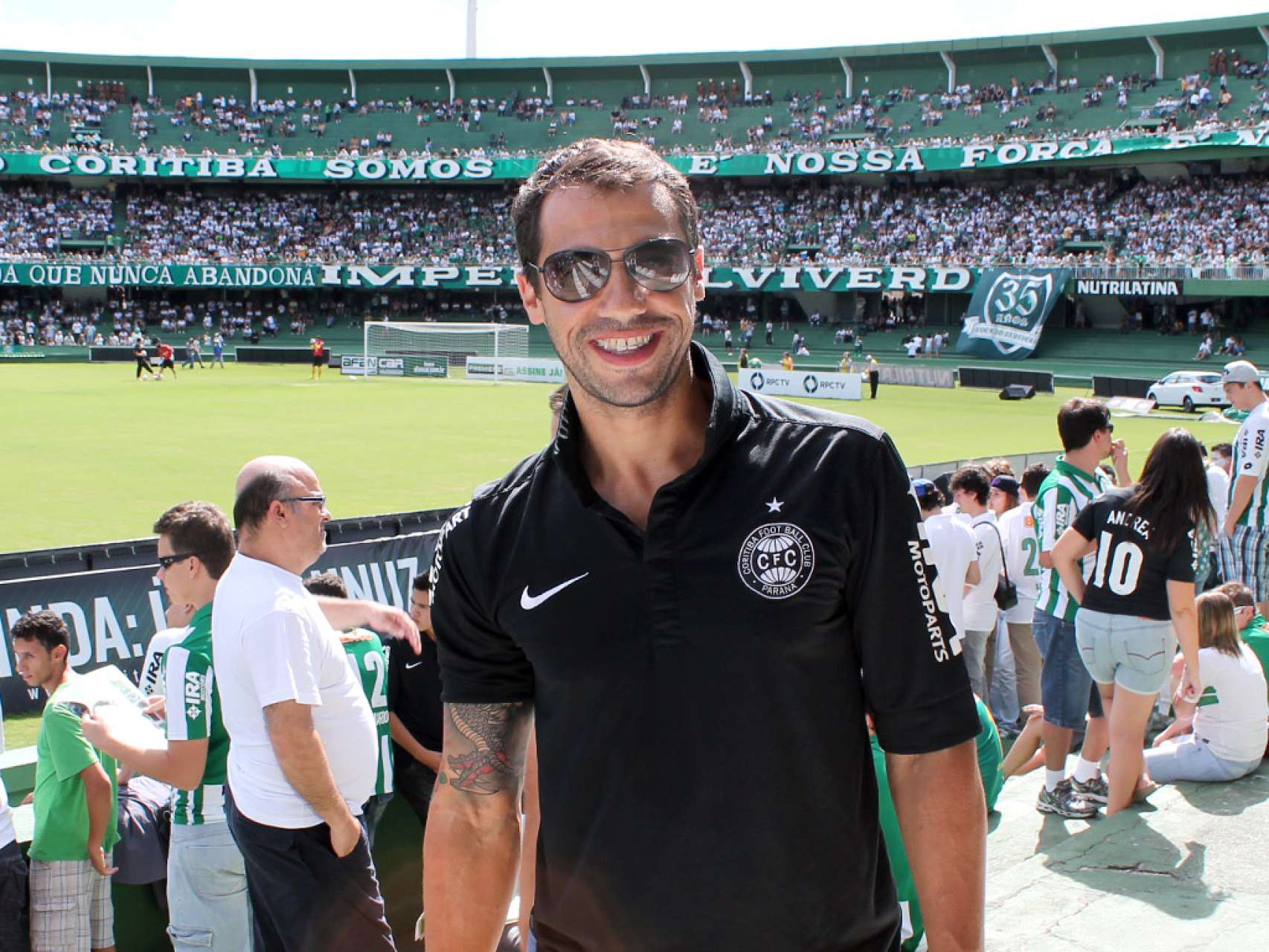 Coxa-branca que mora em Londres adia volta para a casa