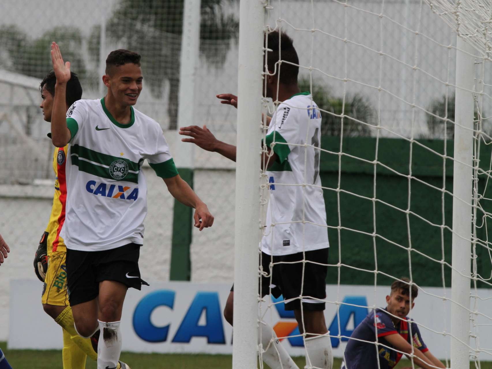 Coxa est� classificado na Ta�a BH