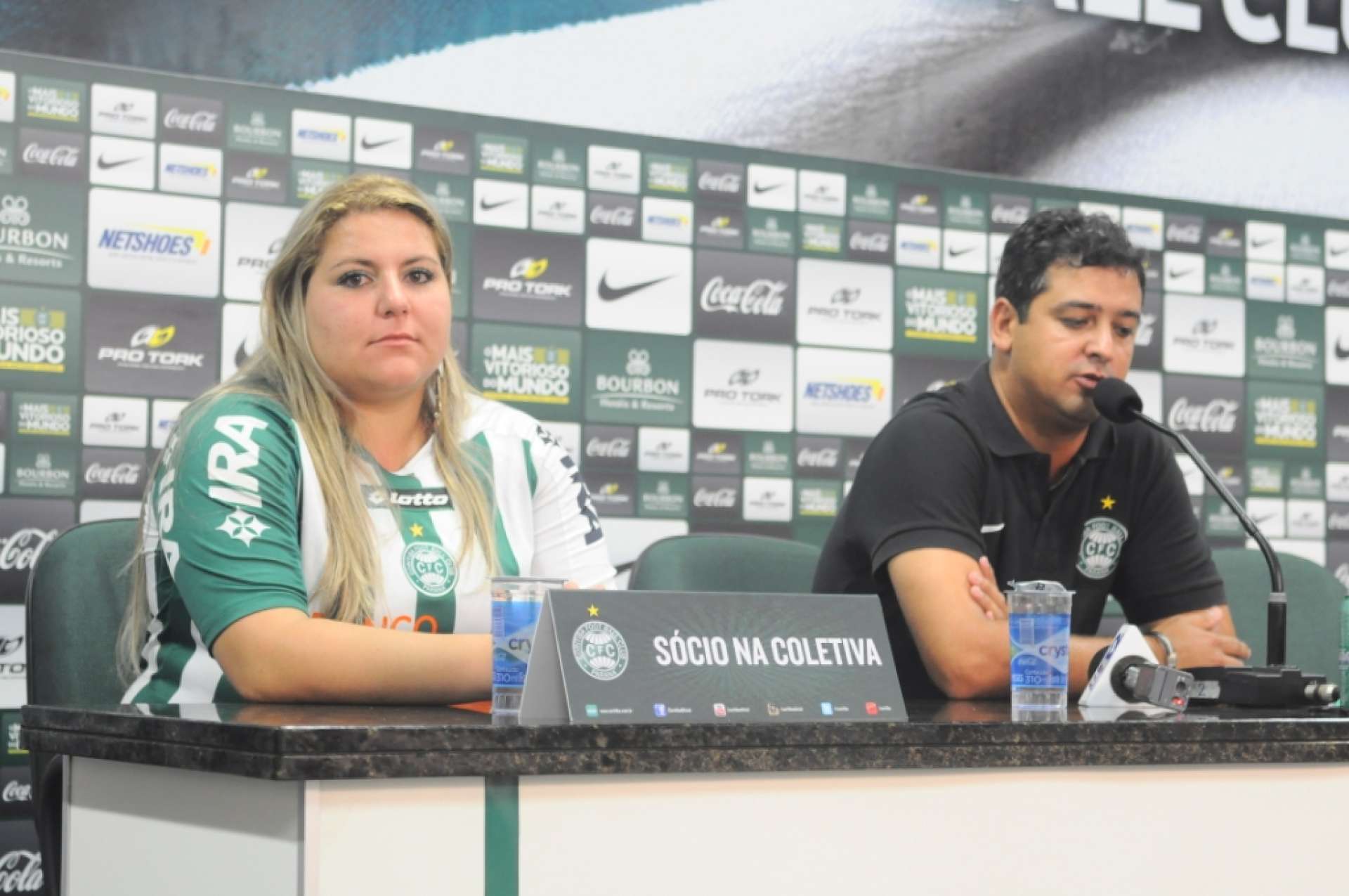 S�cia acompanha coletiva ap�s a vit�ria do Coxa no Atle-Tiba